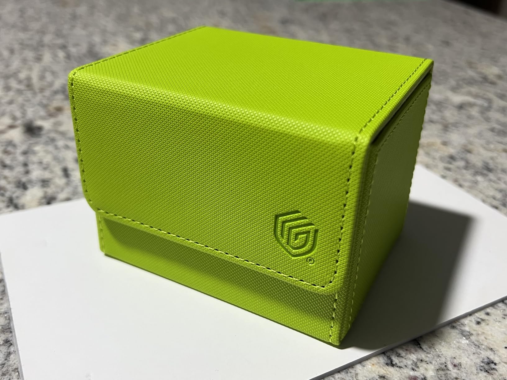 Ultimate Guard Sidewinder 100+, Deck Box for 100 Double-Sleeved TCG Cards, White, Magnetic Closure & Microfiber Inner Lining for Secure Storage customer photo 1