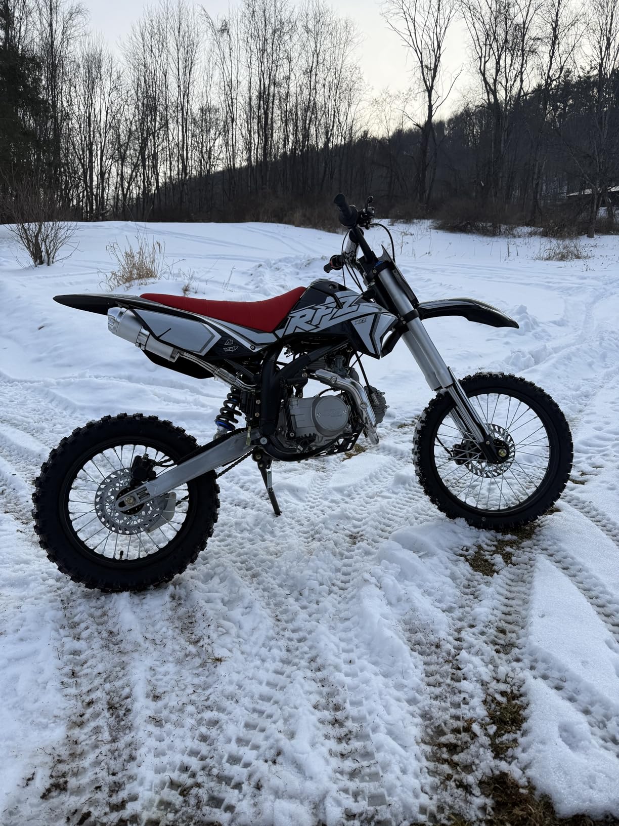 HHH DB X18 125CC Dirtbike Apollo RFZ Racing Gas Dirt Bike with Twin Spare Heave Duty Steel Frame Big Tires 17/14 inch 4 Speed Dirtbike for Youth Adult Vitacci Dirtbike customer photo 2