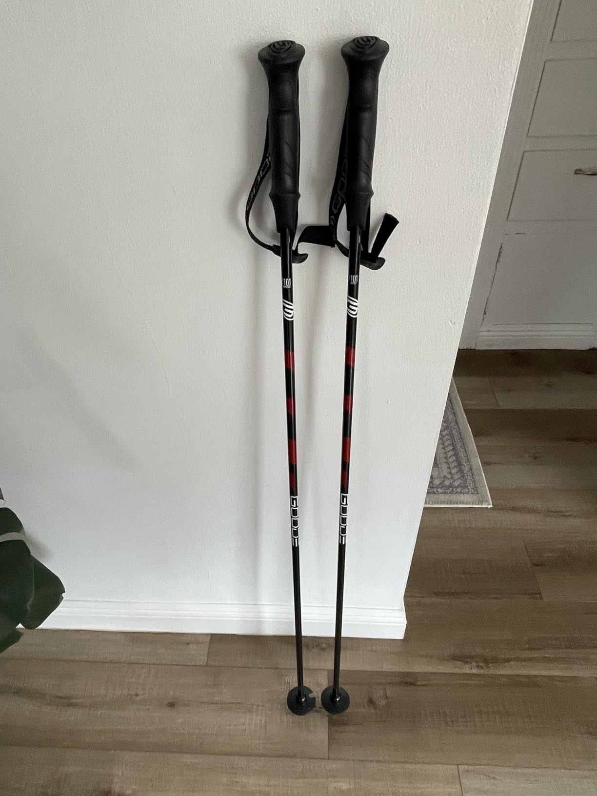 GOODE G-Max Summit Ski Poles - Lightweight & Durable Carbon Composite Downhill Ski Poles for Men & Women - Ergonomic Grip & Shock Absorbing Design - Pair customer photo 1