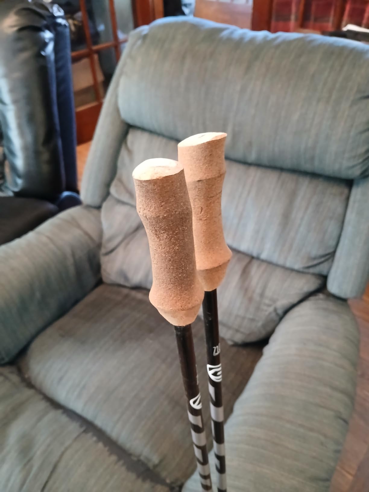 GOODE G-Max Summit Ski Poles - Lightweight & Durable Carbon Composite Downhill Ski Poles for Men & Women - Ergonomic Grip & Shock Absorbing Design - Pair customer photo 2
