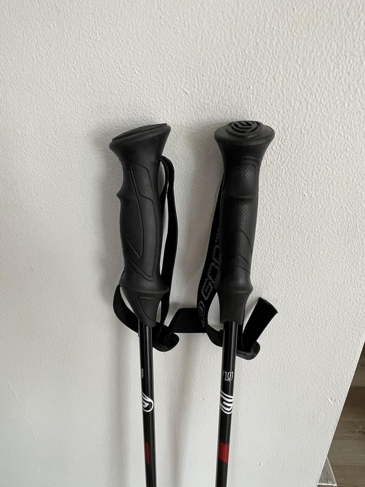 GOODE G-Max Summit Ski Poles - Lightweight & Durable Carbon Composite Downhill Ski Poles for Men & Women - Ergonomic Grip & Shock Absorbing Design - Pair customer photo 3
