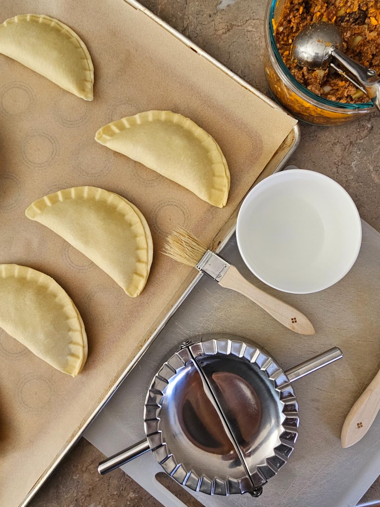 COTEY 6 Inch Empanada Press, Large Stainless Steel Dumpling Maker, 2-in-1 Dough Cutter/Dumpling Mold for Empanada, Dumpling, Ravioli, Pierogi & Hand Pie customer photo 2