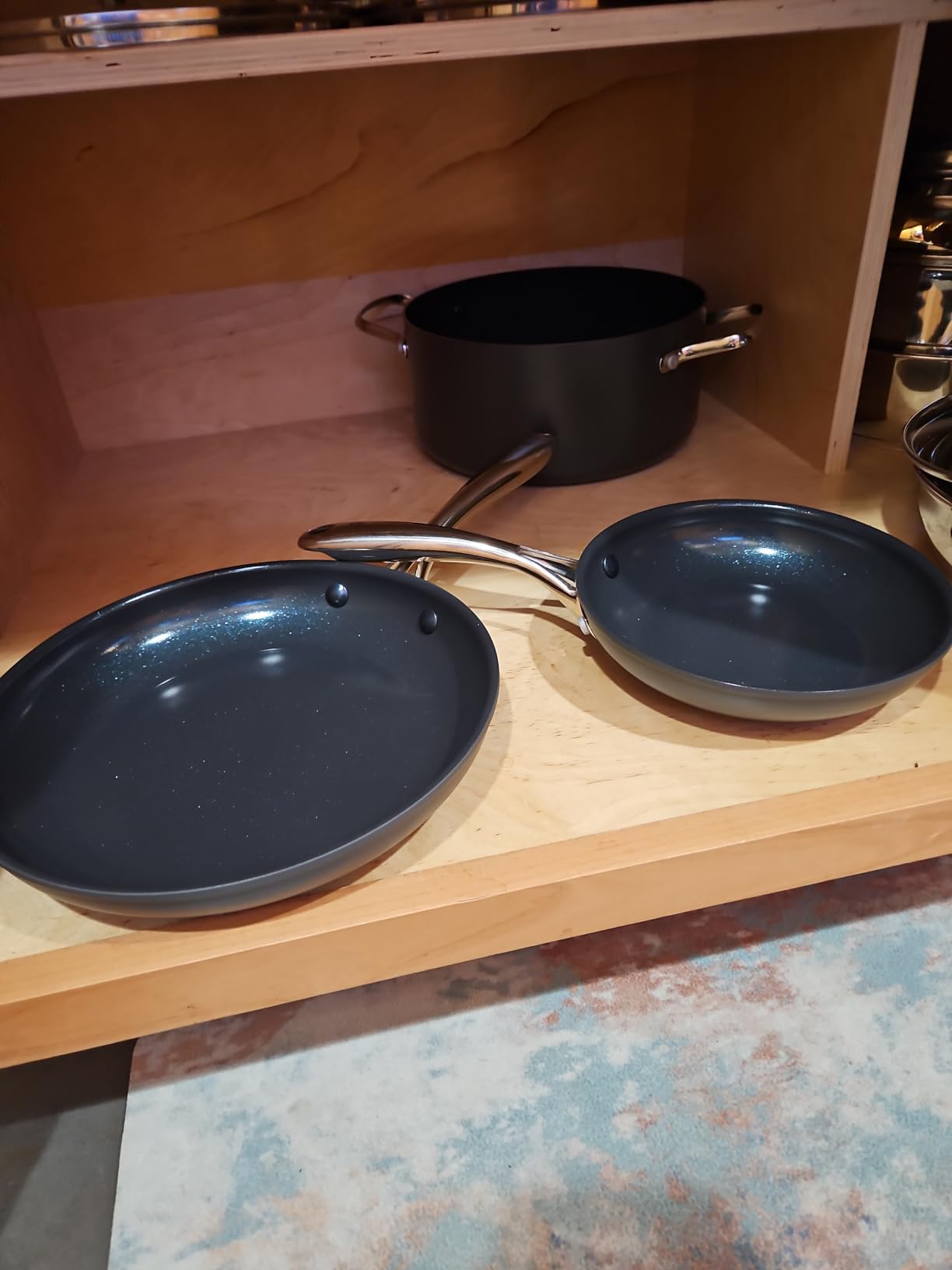 Blue Diamond Cookware Hard Anodized Ceramic Nonstick, 10 Piece Cookware Pots and Pans Set, Non-Toxic PFAS-Free, Dishwasher and Oven Safe, Durable, Even Heating, Metal Utensil Safe, Gray customer photo 2