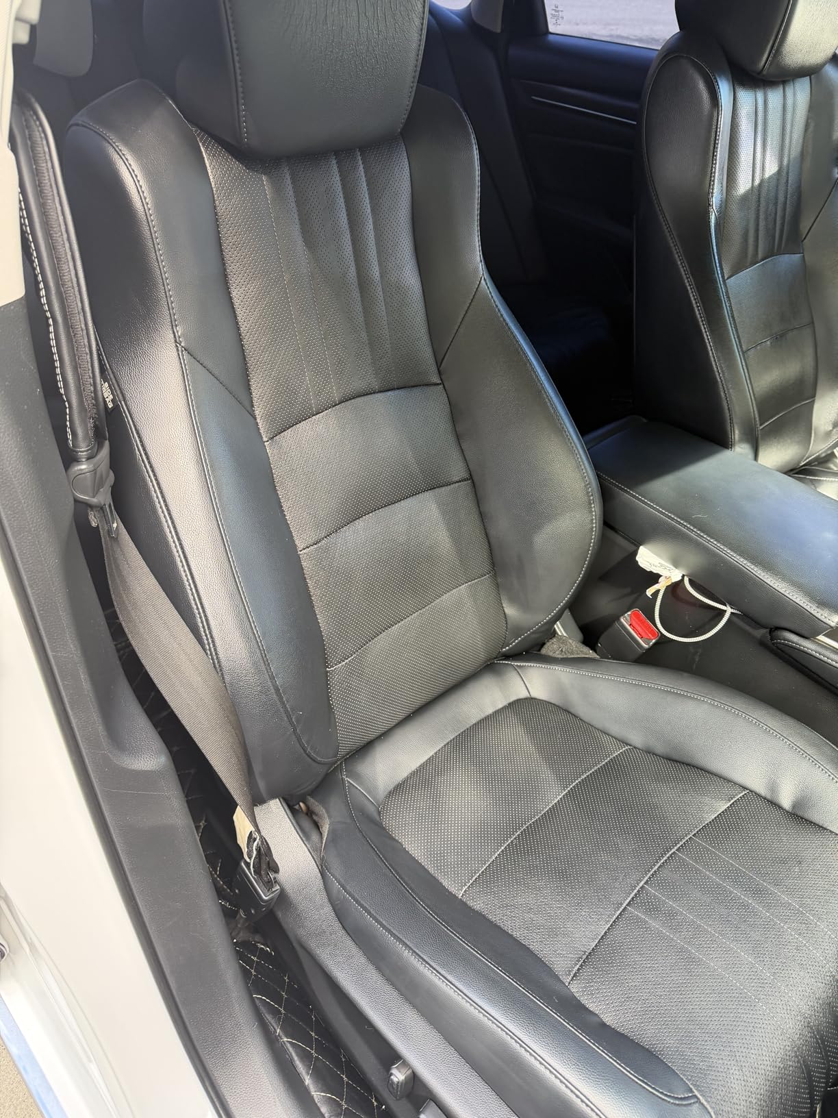 Leather Honey Complete Leather Care Kit: Cleaner, Conditioner, 2 Cloths. Non-Toxic Leather Care Made in the USA Since 1968. Restore Couches, Car Seats & Interior, Jackets, Shoes & Bags. for Any Color customer photo 1