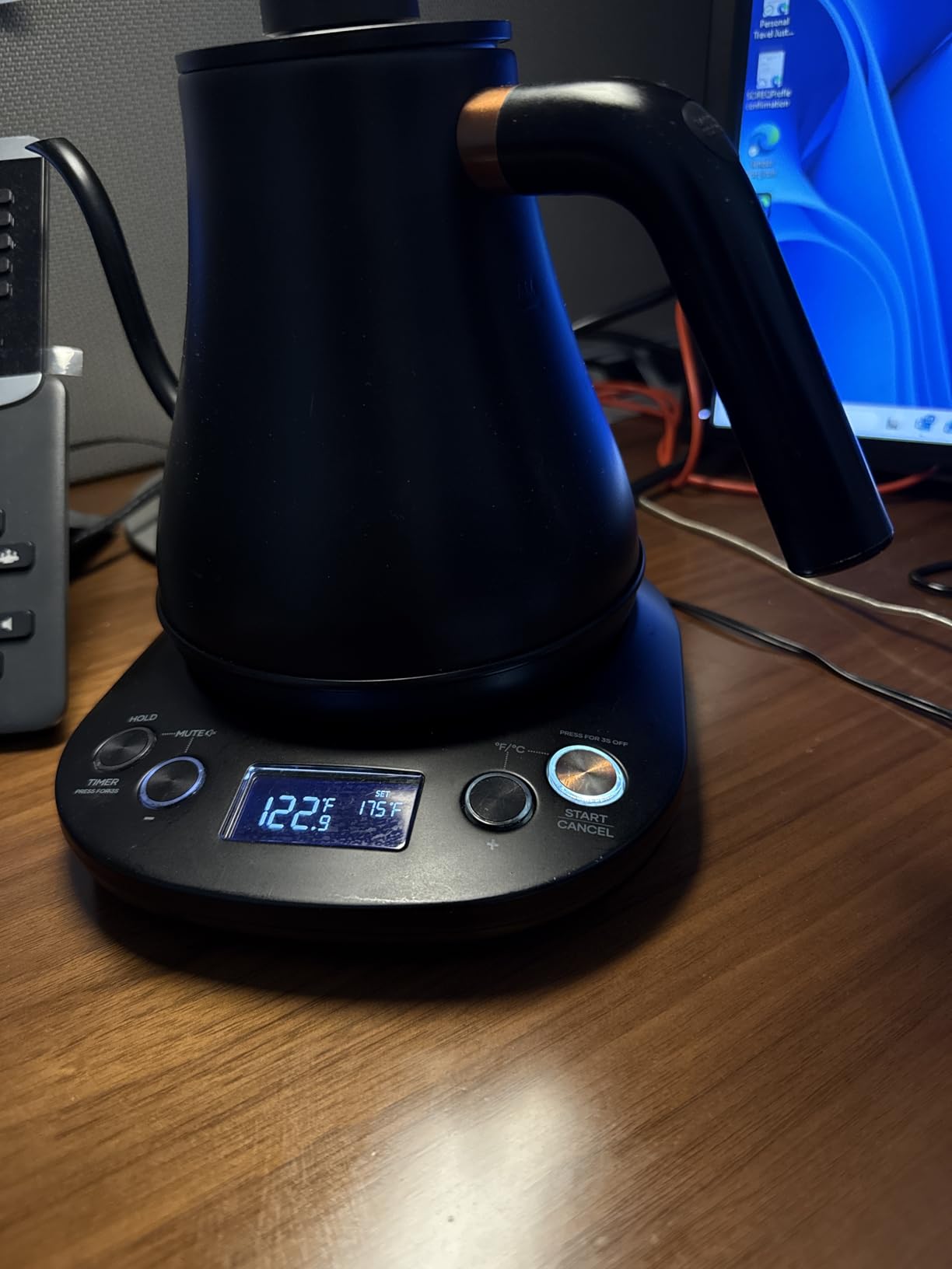 Mecity Electric Kettle Gooseneck Pour Over Kettle +/-1F Temperature Control Quick Heating Water Boiler for Coffee & Tea & Formula Auto Shut Off Tea Kettle 1200 Watt, 0.8L, Matt Black, Barista Edition customer photo 1