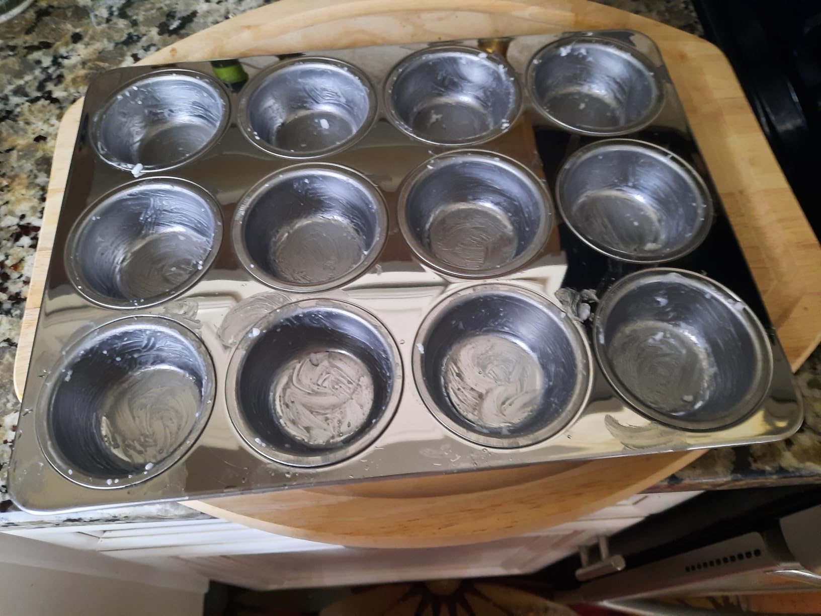 E-far Muffin Pan 12-Cup, Set of 2, Stainless Steel Cupcake Pan Metal Muffin Baking Tins for Oven, Regular Size & Easy Clean, Non-toxic & Dishwasher Safe customer photo 1