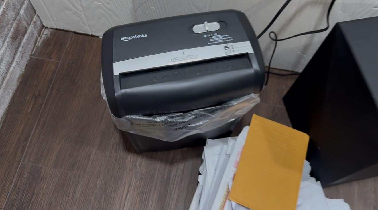Amazon Basics 200-Sheet Auto Feed Cross-Cut Paper Shredder, High Security P-4, Anti-Jam, 8.5 Gallon Pullout Bin, Black customer photo 2