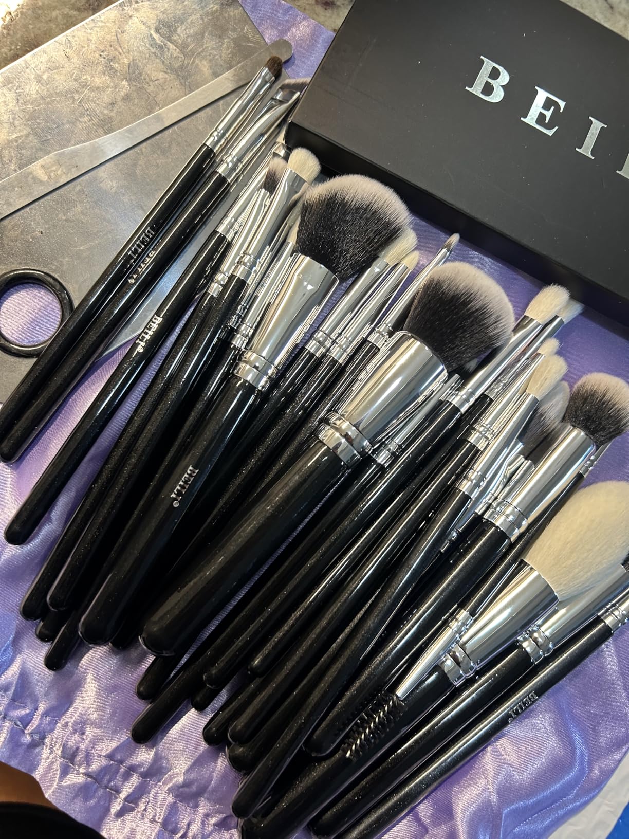 BEILI Makeup Brushes 42pcs Makeup Brush Set Premium Goat Synthetic Hair Kabuki Foundation Blending Brush Face Powder Blush Concealers Eye Shadows Make Up Brushes Kit with Case customer photo 1