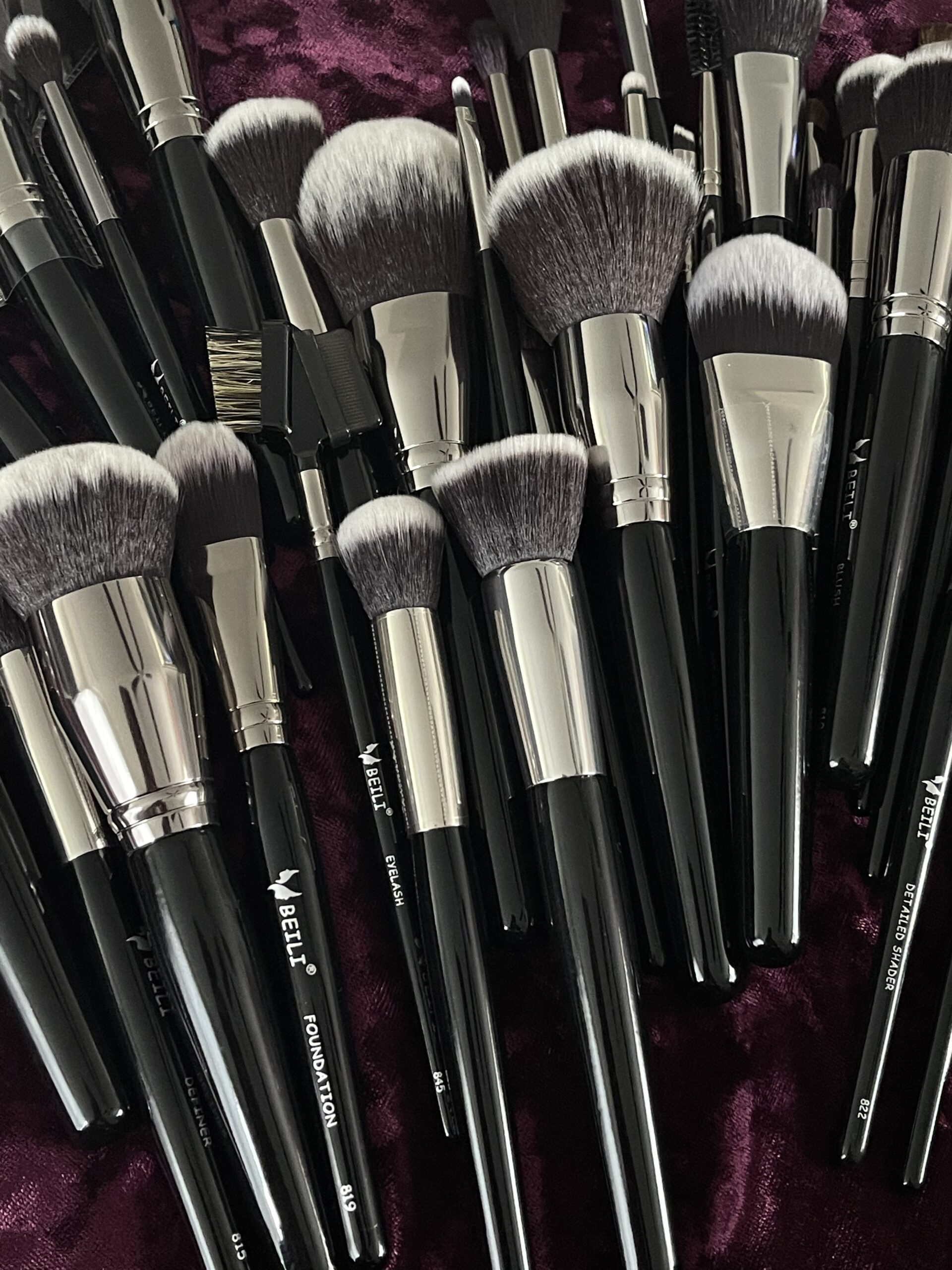 BEILI Makeup Brushes 42pcs Makeup Brush Set Premium Goat Synthetic Hair Kabuki Foundation Blending Brush Face Powder Blush Concealers Eye Shadows Make Up Brushes Kit with Case customer photo 2