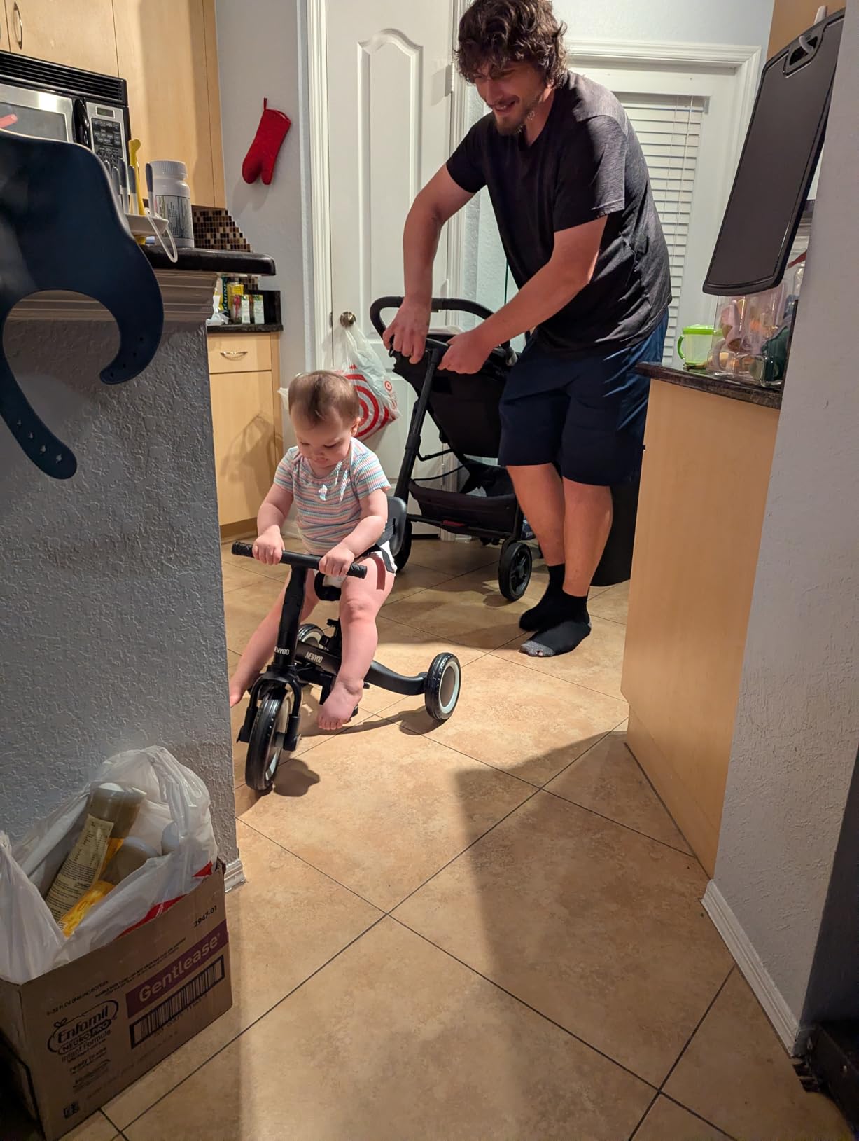 newyoo Toddler Bike, 4 in 1 Tricycles for 1,2,3 Year Olds, Balance Bike, Kids Tricycle with Parent Steering Push Handle, Removable Pedals customer photo 2