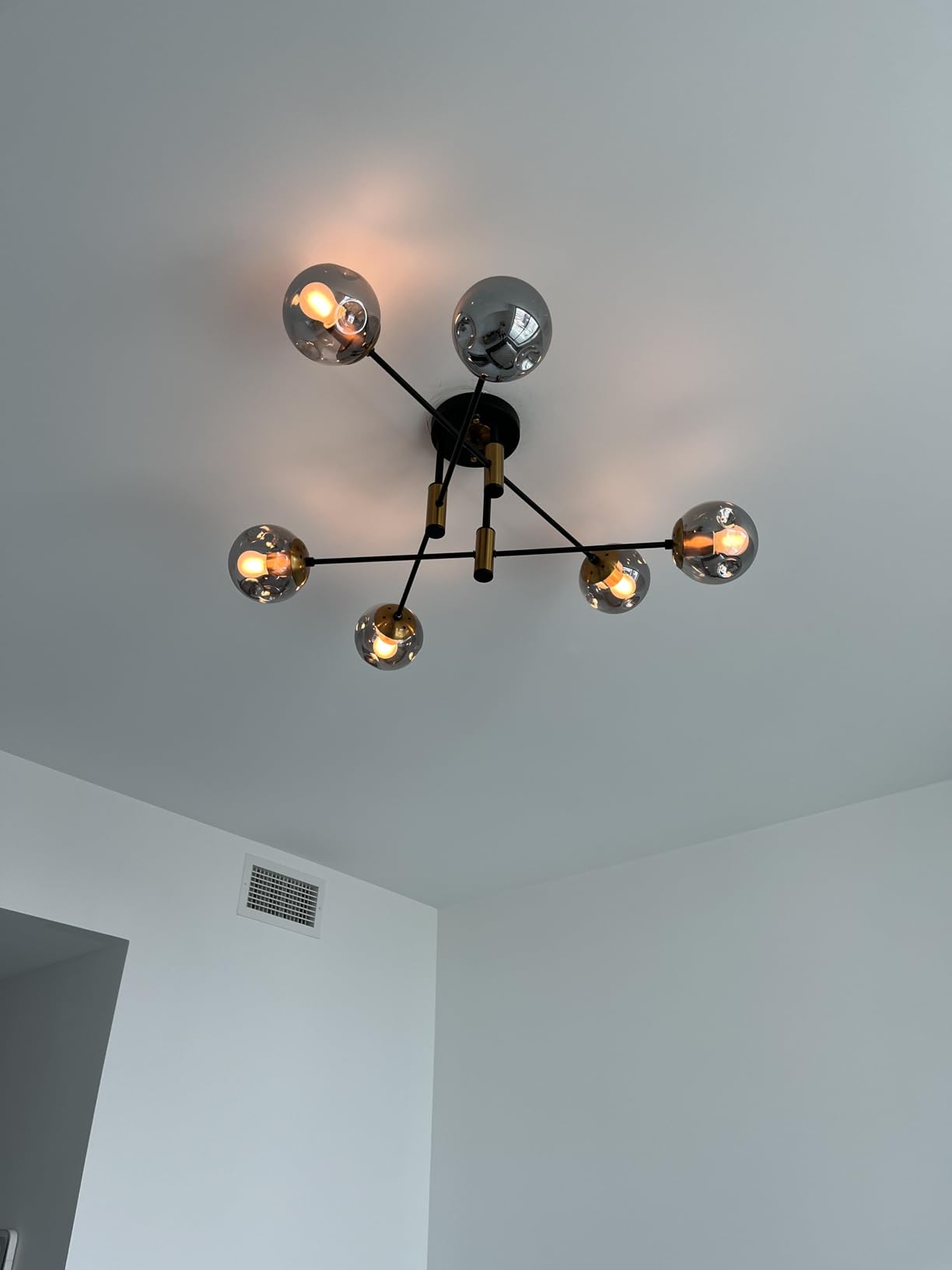 DDLLDESHI 6-Light Glass Globe Sputnik Chandelier Modern Matte Black and Gold Ceiling Light Fixture Vintage Hanging Chandeliers for Farmhouse Living Room, Kitchen Dining Room Bedroom customer photo 2