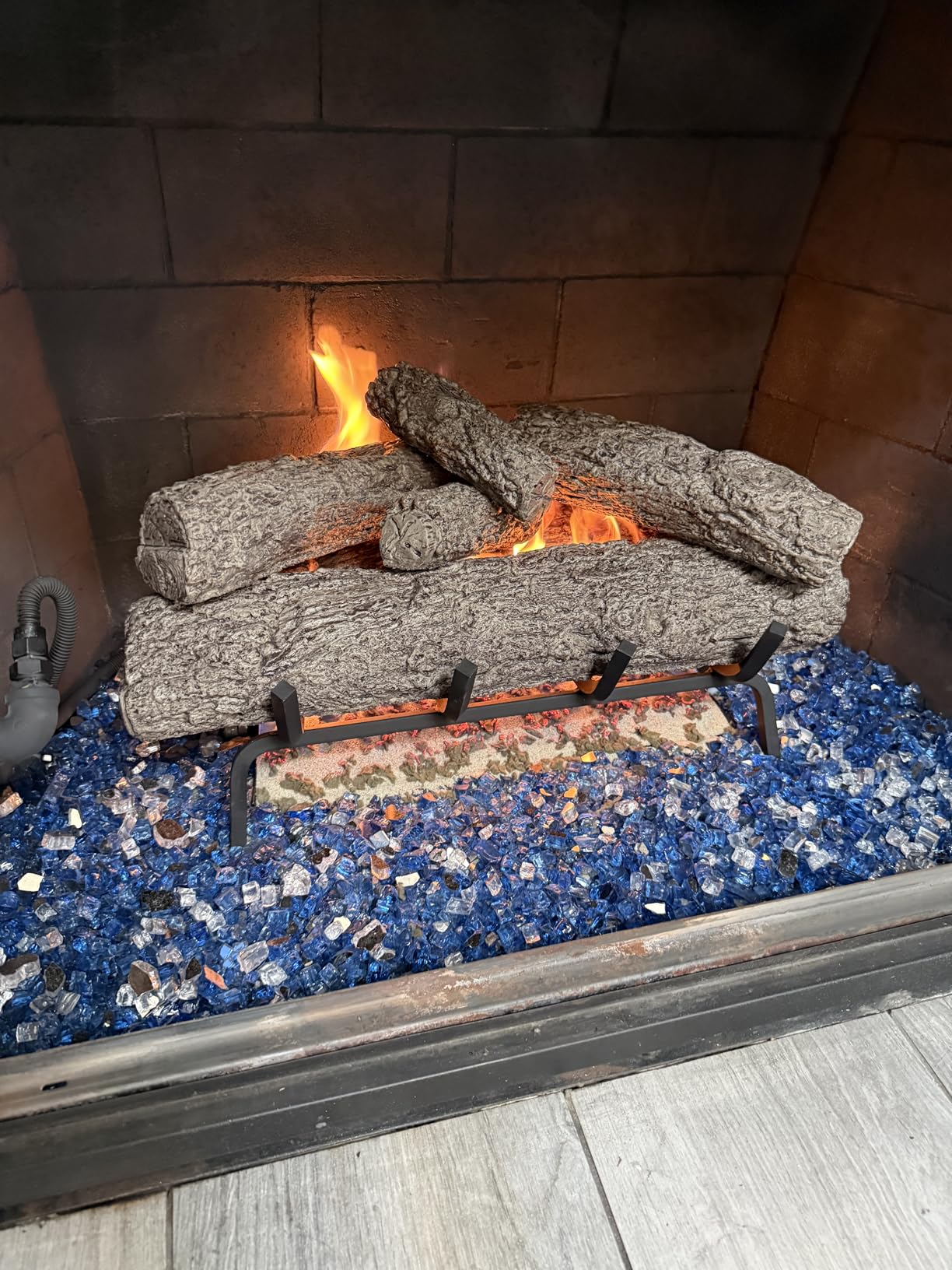 RealFyre 18 Inch Vented Gas Fireplace Logs Kit, Natural Gas Fire Logs Set with Ceramic Logs and Burner, High Heat Performance (18-Inch Live Oak [Ng] [Includes Gas Connection-Kit]) customer photo 1