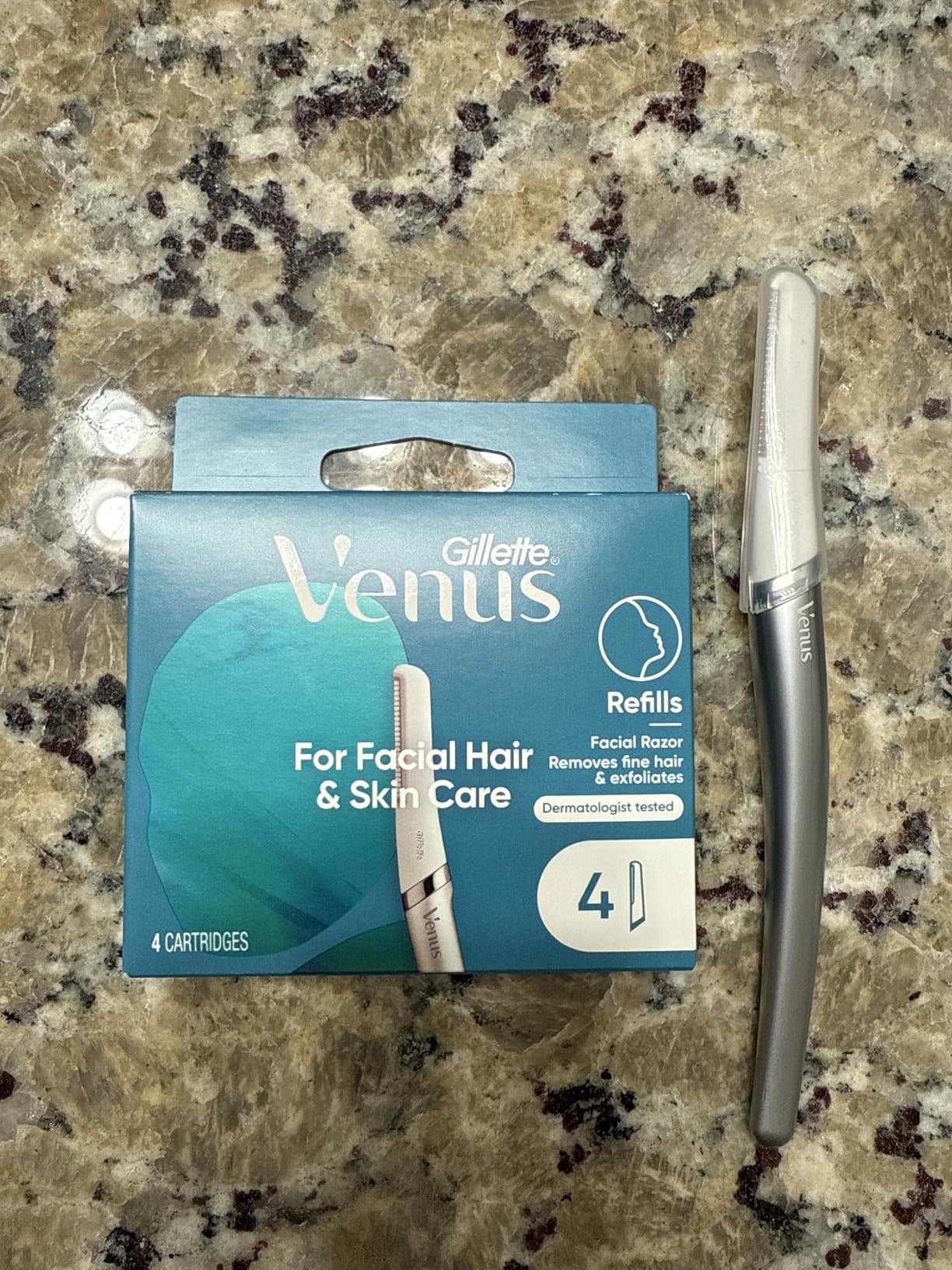 Gillette Venus Dermaplaning Tool, 2 Blade Refills, Exfoliating Face Razors for Women, Eyebrow and Facial Dermaplane Razor customer photo 2