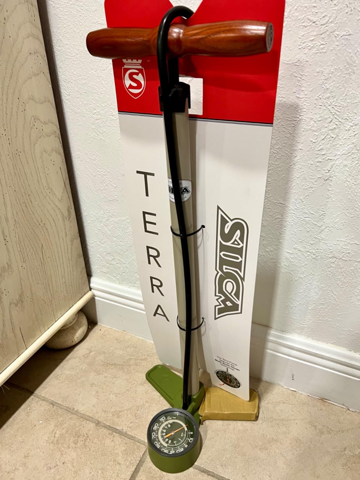 SILCA Terra Bike Floor Pump with Gauge - High Pressure Bicycle Pump for Presta & Schrader Valves - Gravel, Road & Tubeless Bike Tire Pump - Non-Linear 2-Stage Gauge, All-Metal Construction - 120 PSI customer photo 1