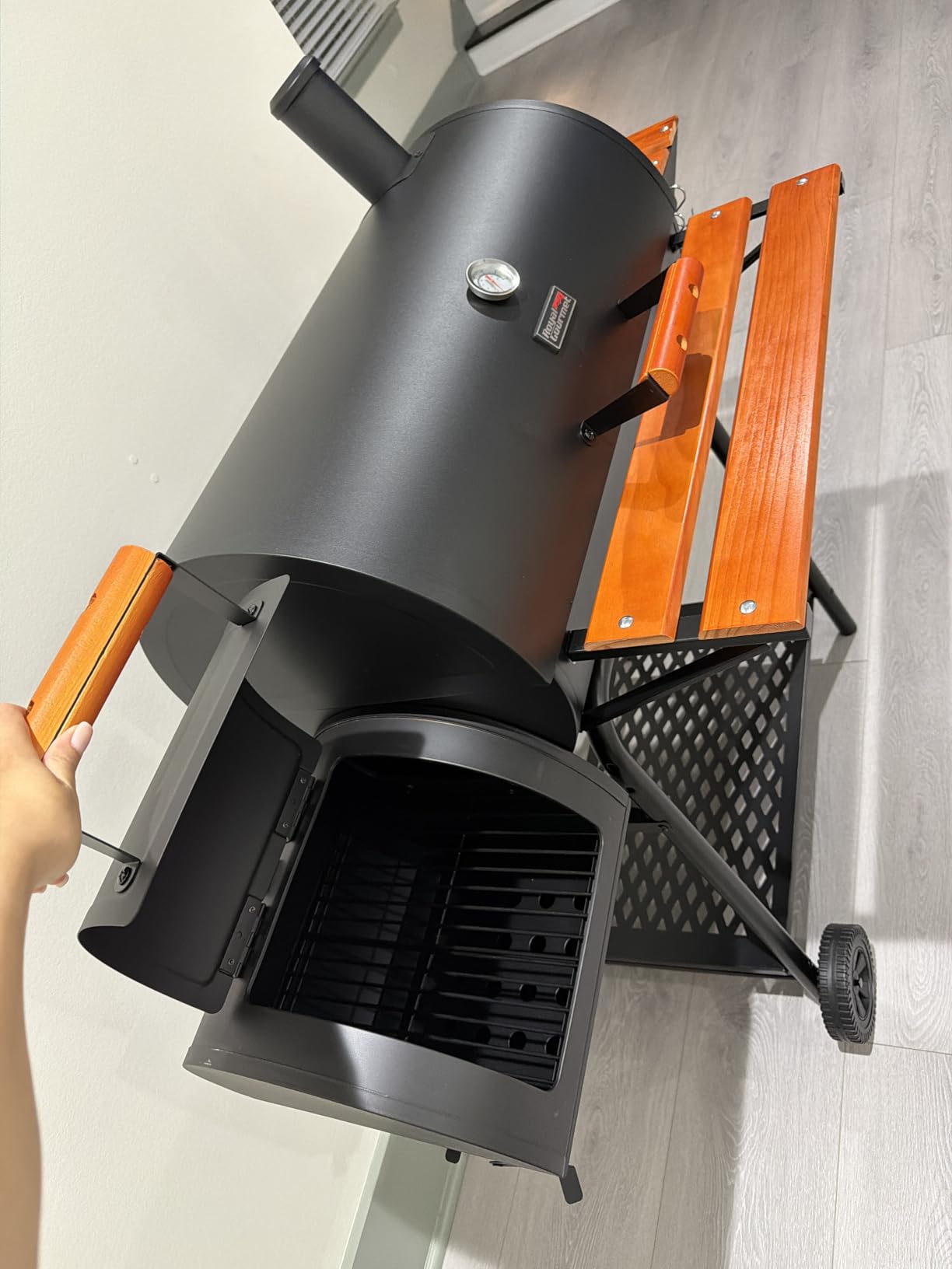 Royal Gourmet CC1830W 30-Inch Charcoal Grill with Offset Smoker and Wood-Painted Side Table, Outdoor Smoker Grill with 811 Sq. In. Cooking Area for Outdoor Barbecue Event, Black customer photo 2