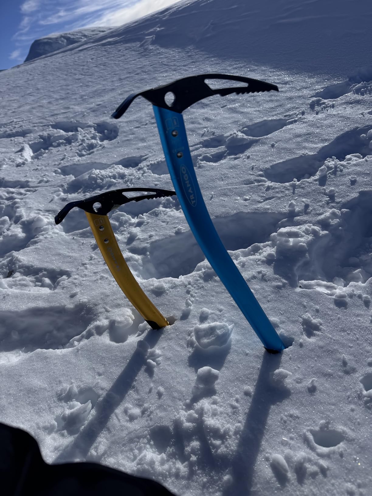 TRANGO Altum Ice Ax - Lightweight Aluminum Mountaineering Axe, Steel Pick, Plantable Shaft, Alpine Climbing, Blue, 65 cm customer photo 1