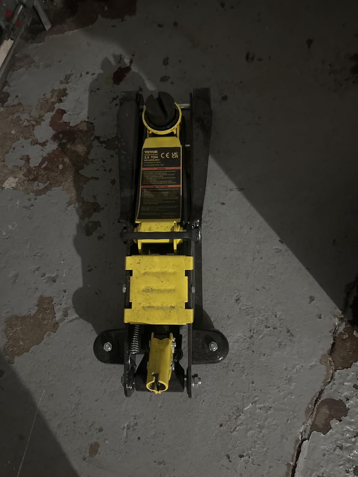 VEVOR 2.5 Ton Low Profile, Heavy-Duty Steel Racing Floor Jack with Single Piston Lift Pump, Lifting Range 3.35