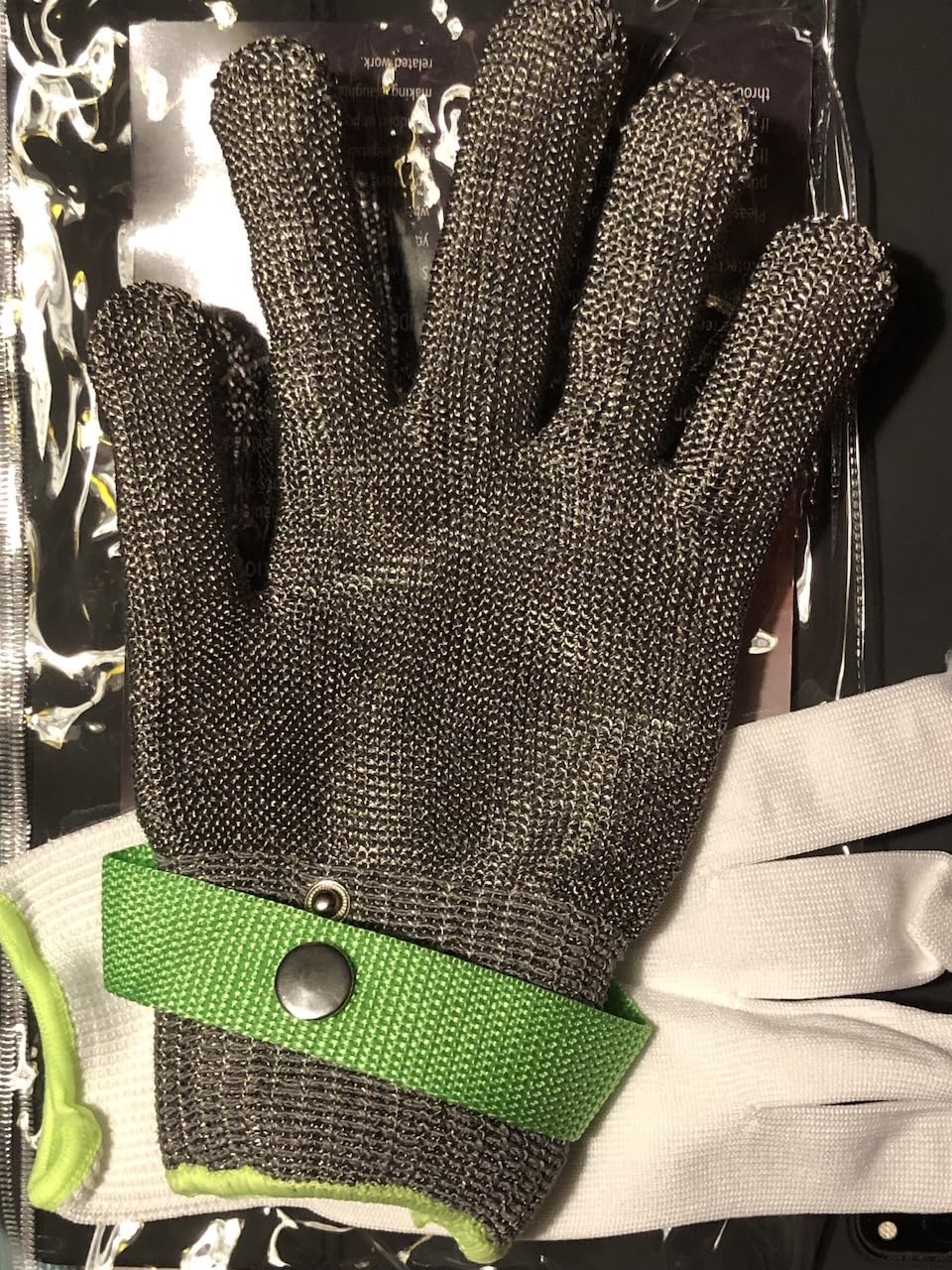 Aillary Level 9 Cut Resistant Kitchen Glove, Food Grade, Machine Washable, Stainless Steel Wire Metal Mesh Safety Work Glove for Mandolin, Meat Cutting, Oyster Shucking, and Wood Working (Large) customer photo 2