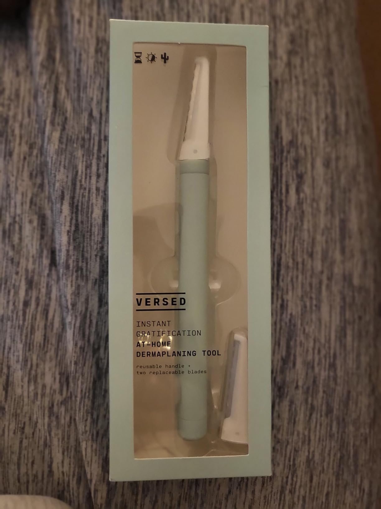 Versed Instant Gratification At-Home Dermaplaning Tool - Reusable, Pro-Grade Facial Exfoliator - Stainless Steel Facial Razor with Single-Edge Blade for Smooth Complexion & Enhanced Makeup Application customer photo 2