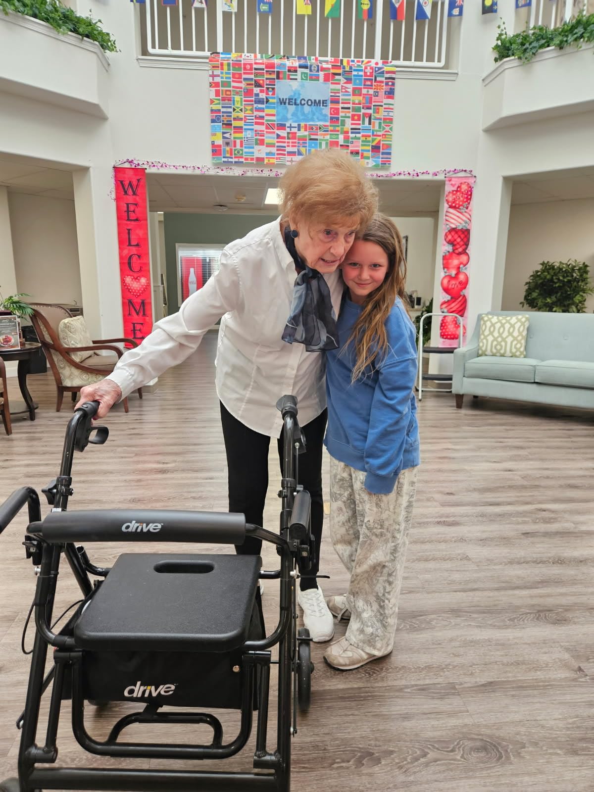 Helavo All Terrain Upright Walker with Flat-Free Solid Rubber Tires - Outdoor Stand Up Walker for Seniors - Tall Standing Rollator with Seat customer photo 2