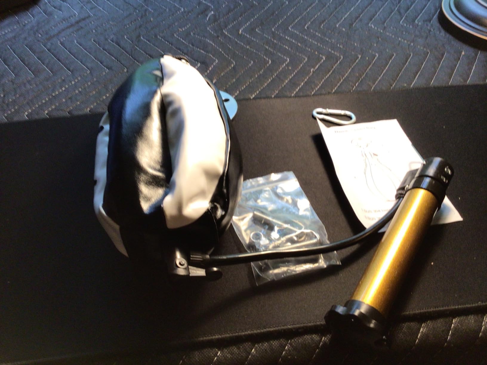 Benelabel Boxing Speed Bag Kit & Boxing Speed Bag - Premium Leather Bag with 360° Swivel and Inflator - Easy to Install and Use - Improve Your Speed and Reflexes customer photo 2