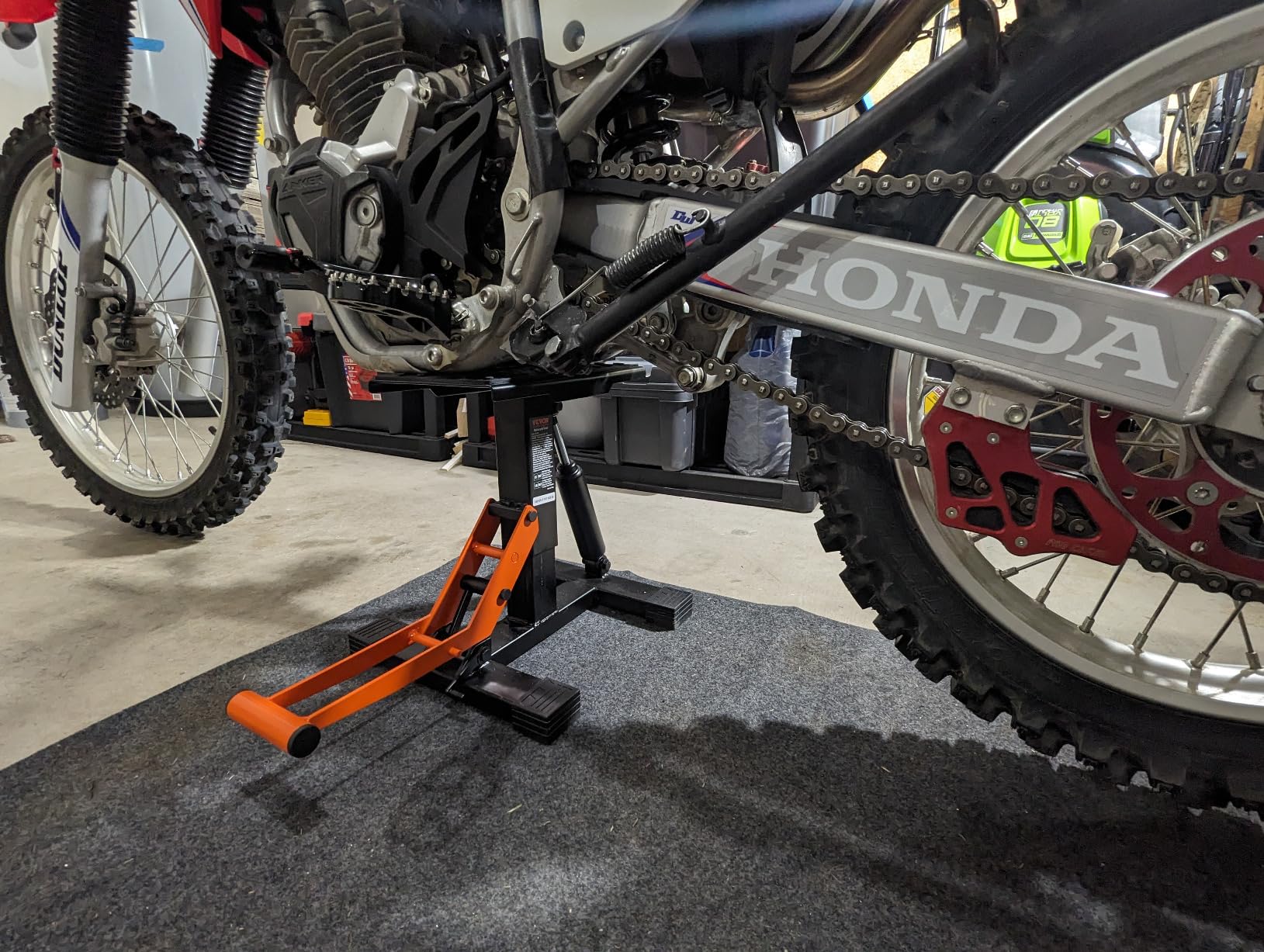 VEVOR Dirt Bike Lift Stand, Motorcycle Jack Lift Stand 440 lbs Capacity and Hydraulic Lift Operation, Adjustable Height Hoist Table customer photo 2