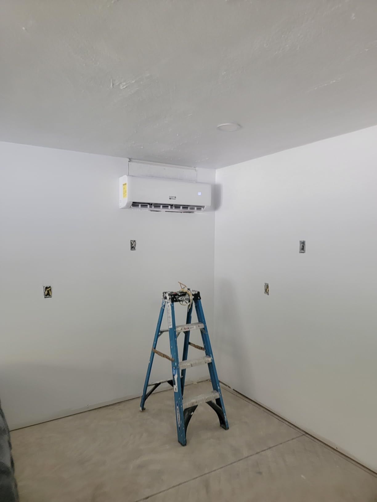 COSTWAY 12,000 BTU Mini Split Air Conditioner, with Heat Pump, Energy Star, 21 SEER2 Inverter, 24H Timer, Auto Clean, Remote Control for Rooms up to 750 Sq.Ft, 208-230V (Airtural Series) customer photo 2