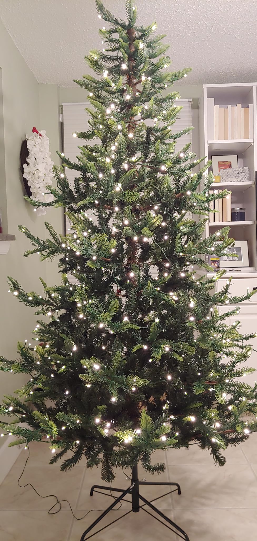 Naomi Home 7.5ft Pencil Christmas Tree with Lights, Realistic Pre-Decorated Slim Christmas Tree Prelit with 1099 Branch Tips, 350 Warm Lights and Metal Stand, Artificial Xmas Tree customer photo 2