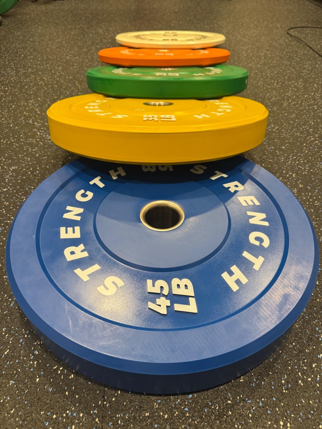 Rendpas 2-Inch Olympic Bumper Plates, 100% Virgin Rubber Low Bounce Barbell Weight, 10lb-45lb Black with Color-Coded customer photo 2