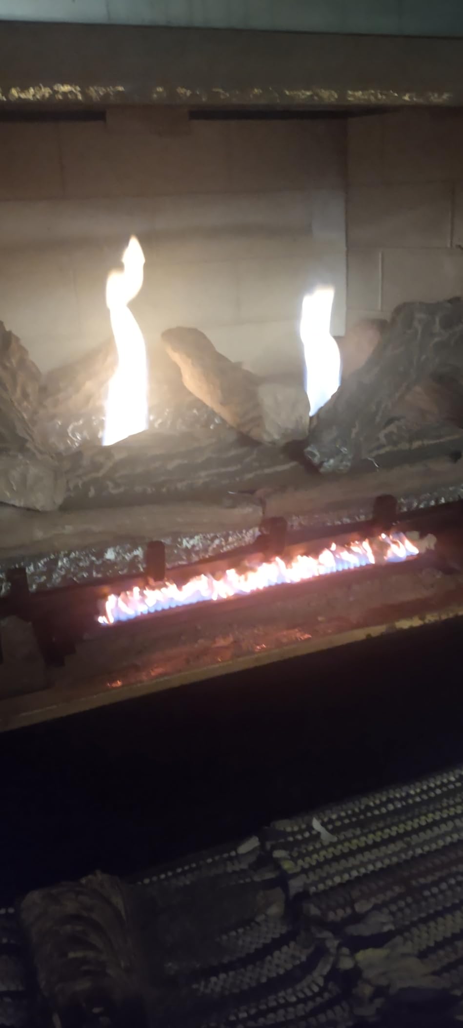 Duluth Forge Ventless Dual Fuel Gas Log Set - 30 in. Split Oak, 33,000 BTU, Remote Control - Model# DLS-30R-1 customer photo 1