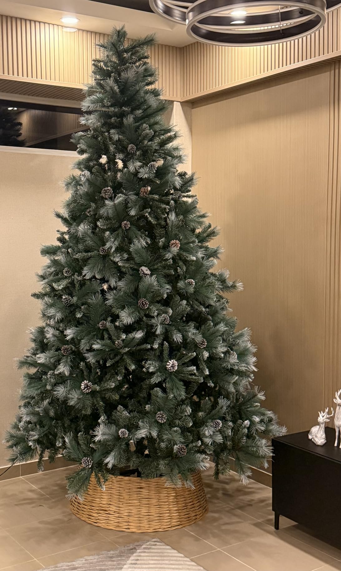Best Choice Products 7.5ft Pre-Lit Scotch Pine Christmas Tree, Premium Frosted Pre-Decorated Artificial Holiday Decor w/ 1,320 Branch Tips, 2-in-1 White and Multicolor LED Lights, Cordless Setup customer photo 2
