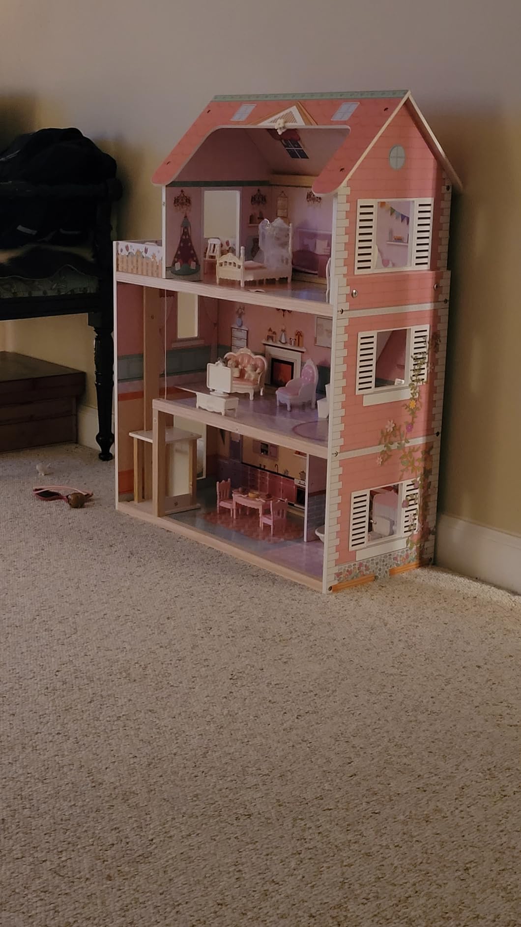 ROBUD Wooden Dollhouse, Doll House Playset with 24-pcs Exquisite Accessories, Working Elevator, Gift for Ages 3+ customer photo 2