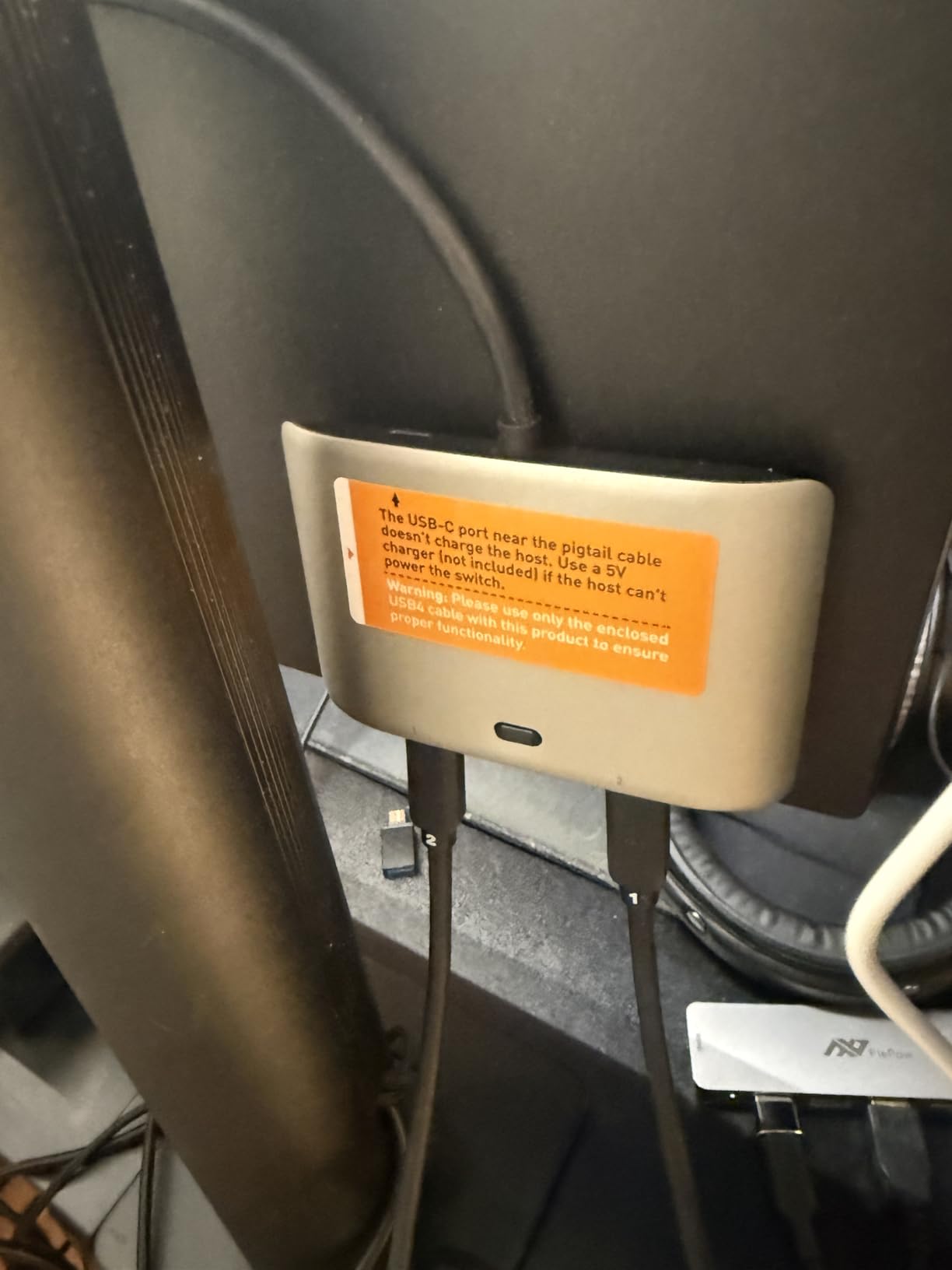Cable Matters 20Gbps USB C KVM Switch for 2 Computers, Up to 8K@30Hz on Windows, 4K@60Hz on macOS, 140W PD, for Sharing a USB-C/Thunderbolt 4 Monitor or Dock customer photo 1