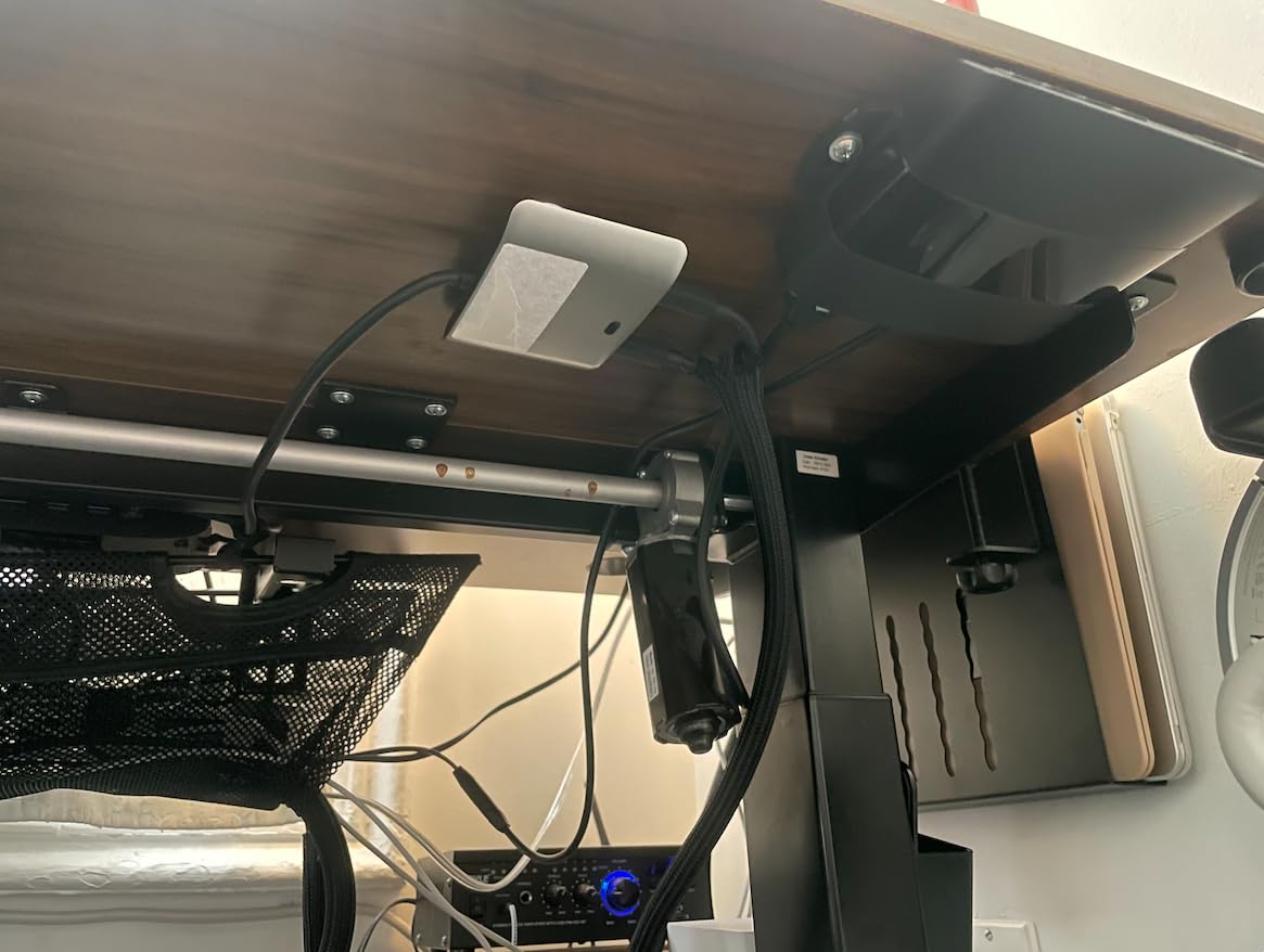 Cable Matters 20Gbps USB C KVM Switch for 2 Computers, Up to 8K@30Hz on Windows, 4K@60Hz on macOS, 140W PD, for Sharing a USB-C/Thunderbolt 4 Monitor or Dock customer photo 2