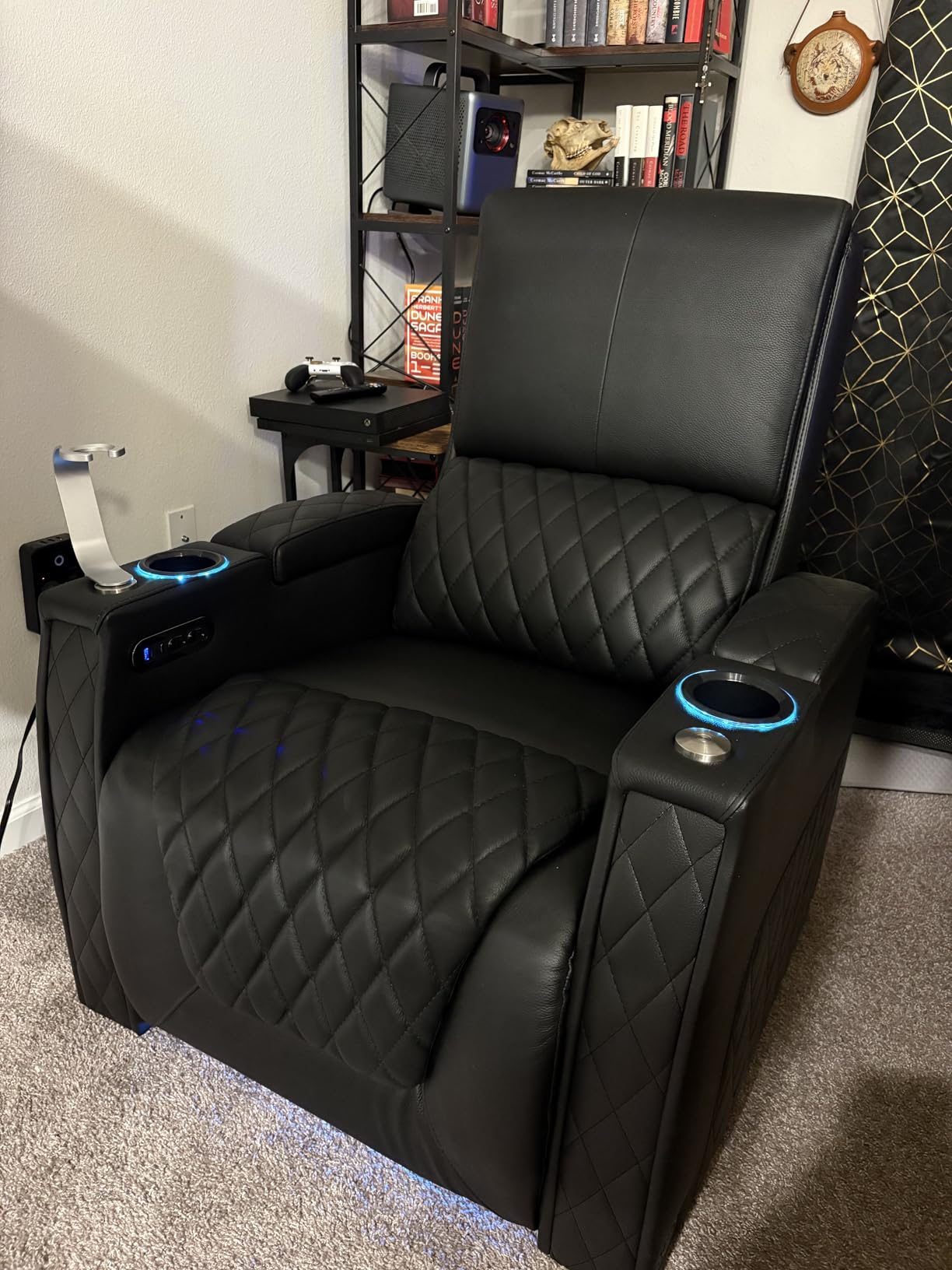 Weilianda Astronaut Zero Gravity Home Theater Seating Top Grain Leather Recliner Sofa Power Headrest Footrest with Carbon Fiber Tray Table, Tablet Stand, Type-C USB Charging, Cup Holder Row of 1 Black customer photo 1