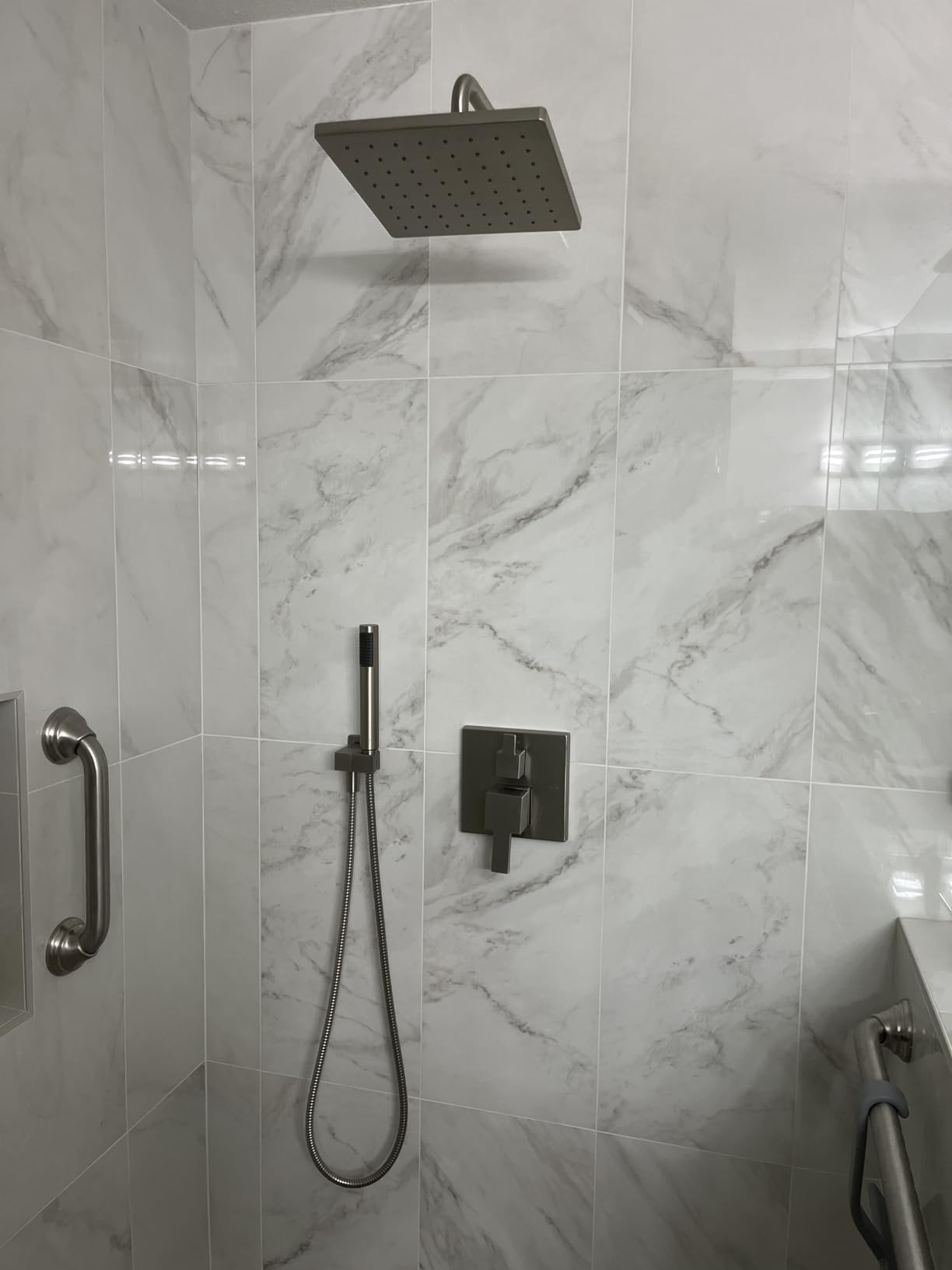 Delta Modern 14 Series Square Rain Shower System Faucet Set, Rainfall Matte Black Shower Head and Handle Set, Valve Trim Kit, 10 Inch, Matte Black 342701-BL customer photo 2