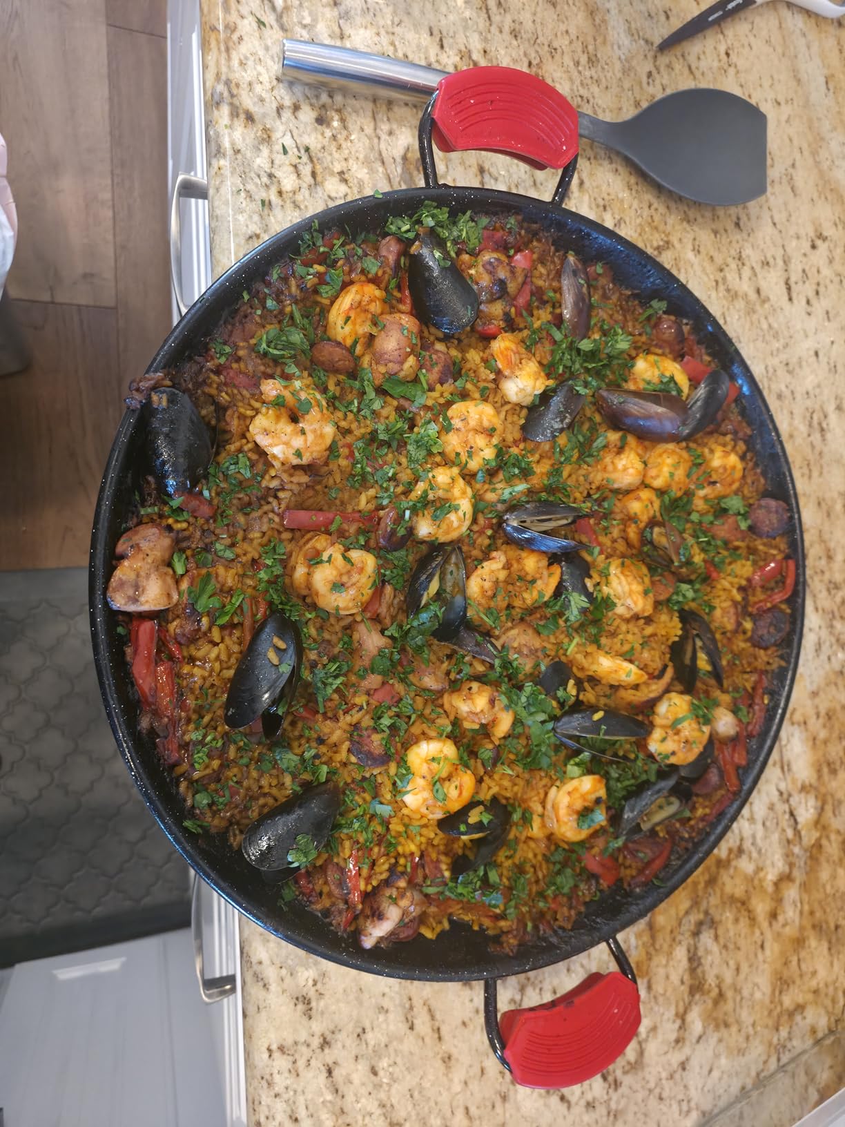 Paelluxe Paella Pan - Enamelled, No-Rust Steel Skillet - 13 Inch, for 6 Servings customer photo 1