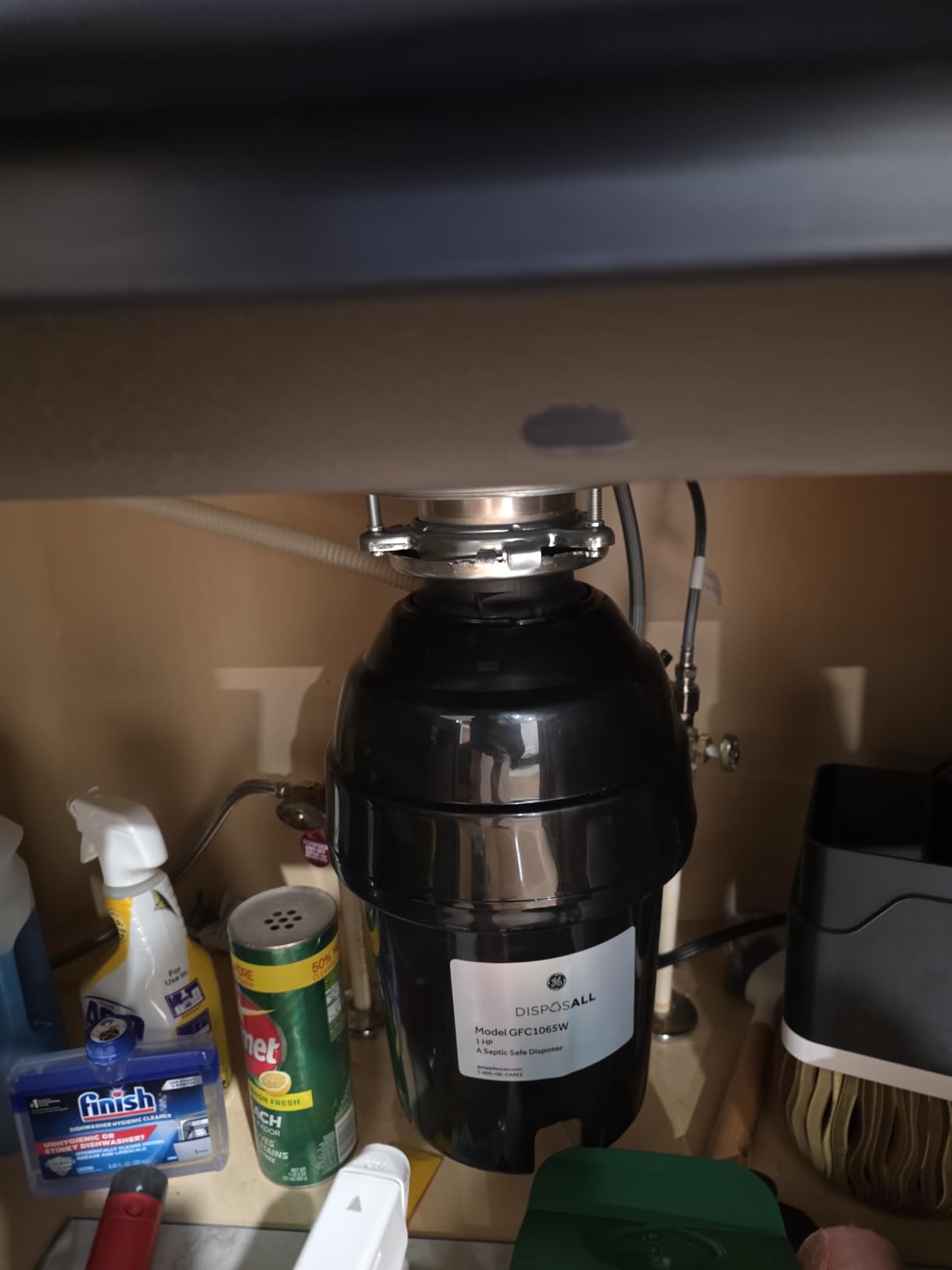 GE Disposall Continuous Feed 1/2 HP Motor Garbage Disposer, Good for Grinding: Cooked Meat, Beans, & Seeds, Universal 3 Bolt Install & Power Cord Included, Recommended for 2-4 Person Homes, GFC565W customer photo 1