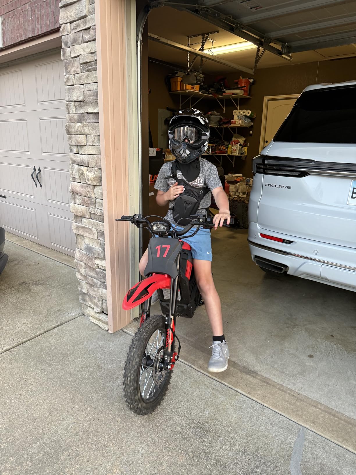 OUMURS Adult ATV Dirt Bike Helmet with Goggles Gloves & Mask Adjustable Sun Visor - Gray, L customer photo 2