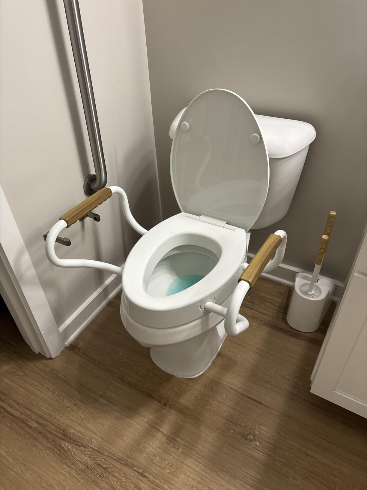 Lunderg Raised Toilet Seat with Handles - Elongated - Easy to Install Toilet Seat Risers for Seniors - Adds 3 Inches & Works like the one you've always used - Elegant design - No Hospital Vibe customer photo 1