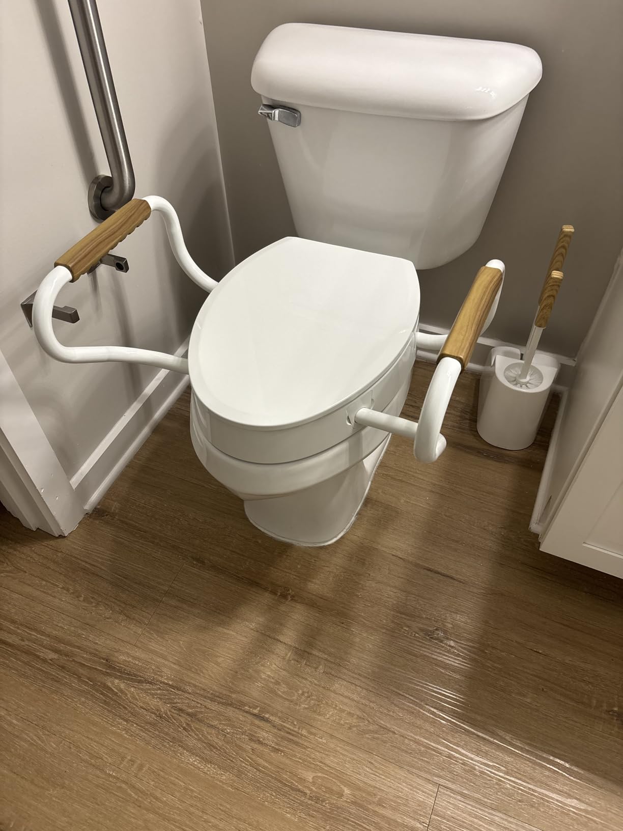 Lunderg Raised Toilet Seat with Handles - Elongated - Easy to Install Toilet Seat Risers for Seniors - Adds 3 Inches & Works like the one you've always used - Elegant design - No Hospital Vibe customer photo 2