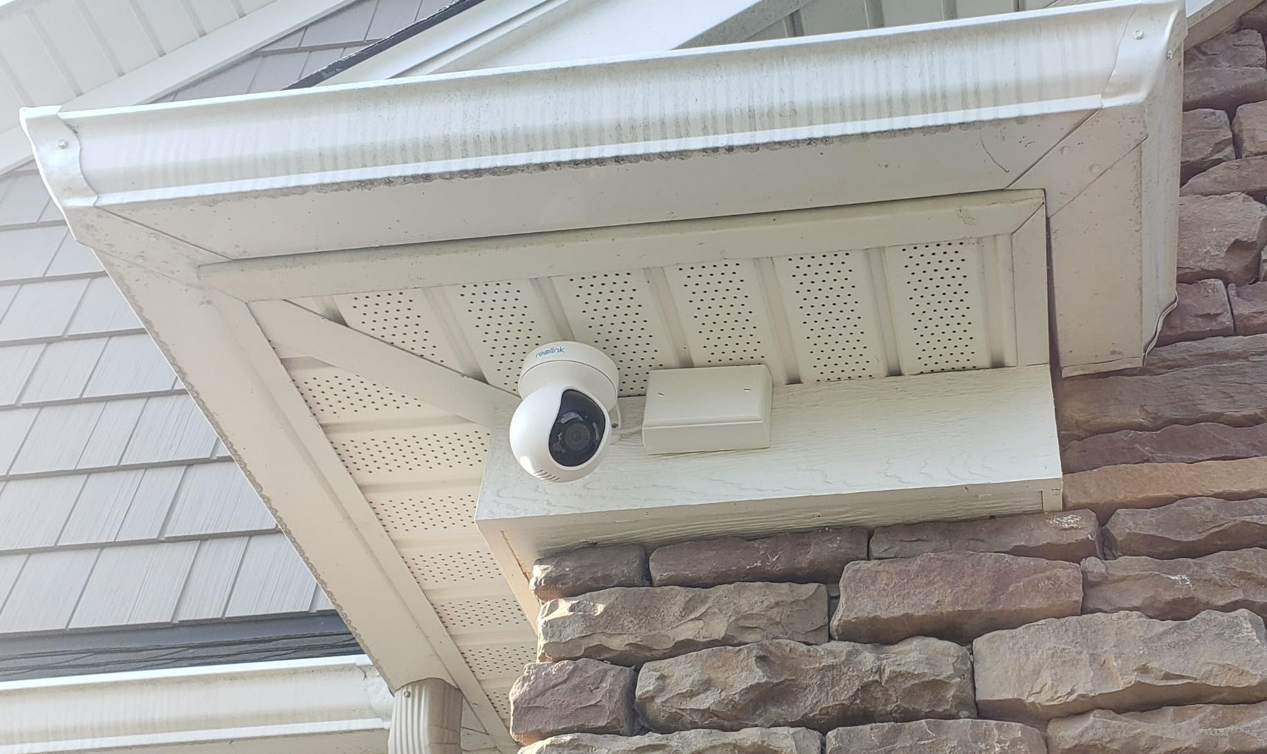REOLINK 4K PoE Security Outdoor IP Camera with 355 Degree Pan & 50 Degree Tilt, Color Night Vision for Home Surveillance, Auto Tracking, Smart Detection, Two-Way Talk, 24/7 Recording, E1 Outdoor SE PoE customer photo 2