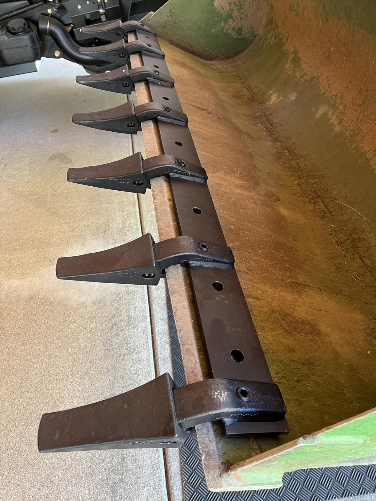 VEVOR Bucket Tooth Bar, 53