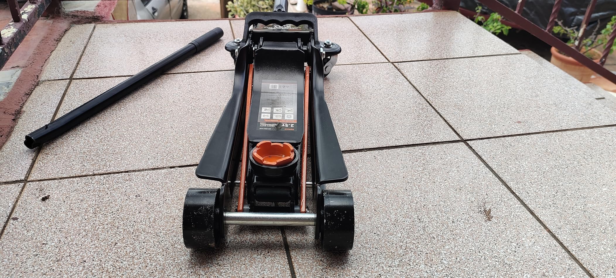 AV Steel Floor Jack 2.5 Ton (5500 lbs), Low Profile Floor Jack with Single Piston Pump, Heavy Duty Steel Hydraulic Jack for Car, Lifting Range 3.4