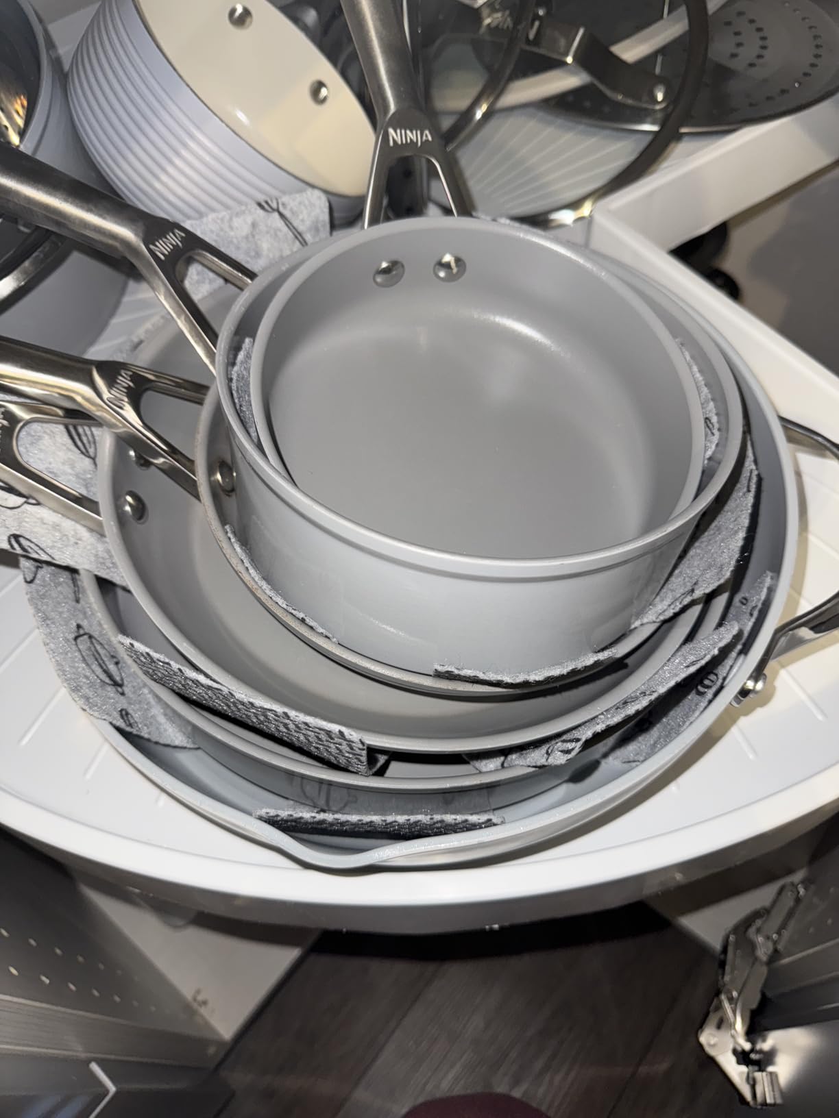 Ninja Ceramic Pro 14-Piece Cookware Set, Non-Stick Pots & Pans Set with Glass Lids, Nontoxic, PTFE Free, Ceramic Coated, Oven Safe, All Stovetops & Induction Compatible, Midnight Blue customer photo 1