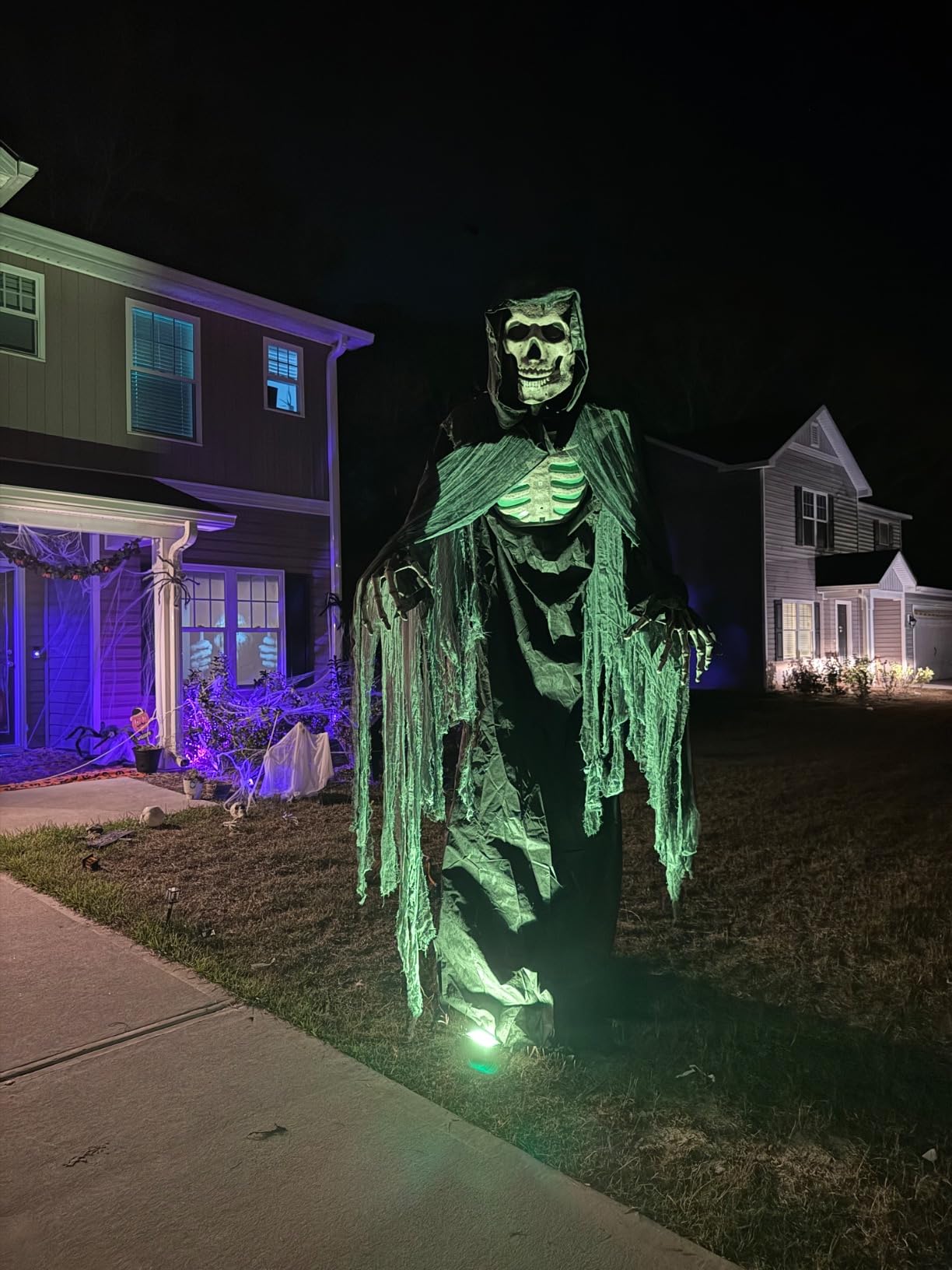 Haunted Hill Farm Motion-Activated 7.5-Ft. Tall Smoldering Ghoul, Plug-in Talking Scare Prop Animatronic with Spooky Sound Effects and Lights for Indoor or Covered Outdoor Creepy Halloween Decoration customer photo 2