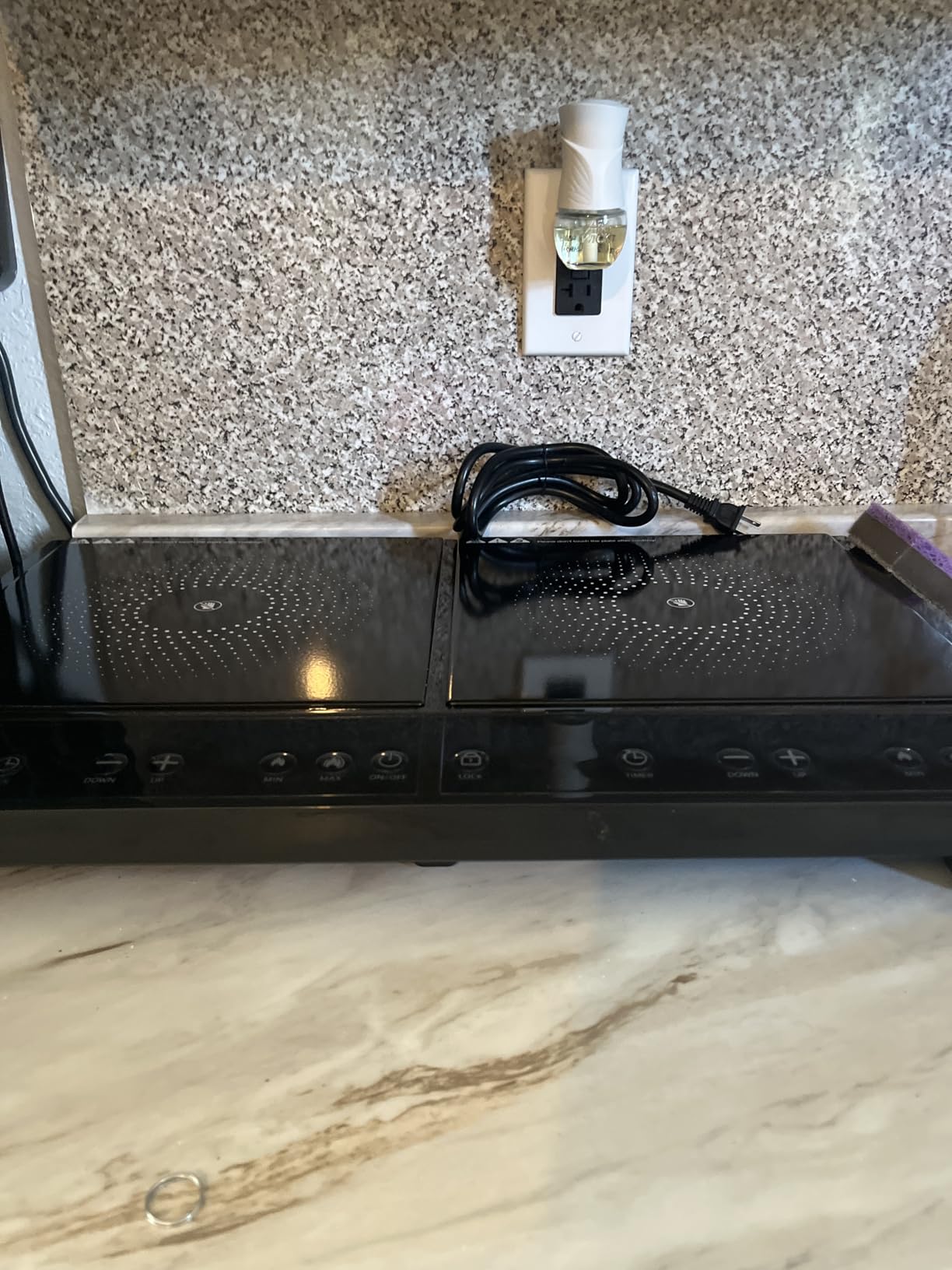 Double Induction Cooktop,Portable Induction Cooker with 2 Burner Independent Control,Ultrathin Body,10 Temperature,1800W-Multiple Power Levels,3 Hour Timer,Safety Lock customer photo 2