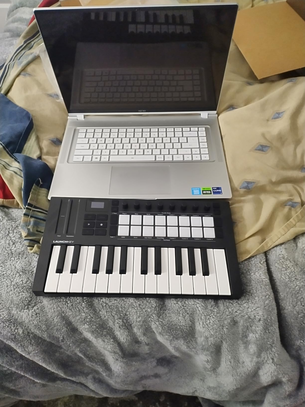 Novation Launchkey Mini 25 MK4 - Portable 25 Mini-Key, USB, MIDI Keyboard Controller with DAW Integration. Chord Mode, Scale Mode, Drum Pads, and Arpeggiator. Includes Music Creation Software Bundle customer photo 2