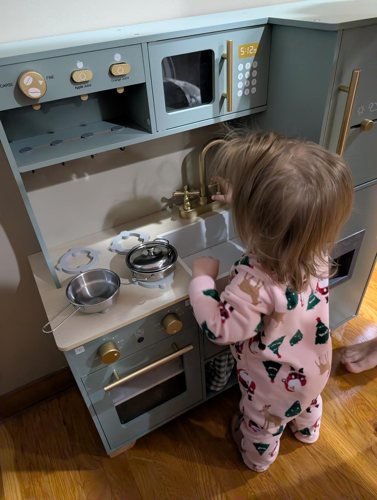 ROBUD Play Kitchen Set, Wooden Play Kitchen with Ice Maker, Fridge, Coffee Machine, Oven, Dishwasher, Microwave, Kitchen Accessories, Toy Kitchen Gift for Boys Girls, 3+ customer photo 2