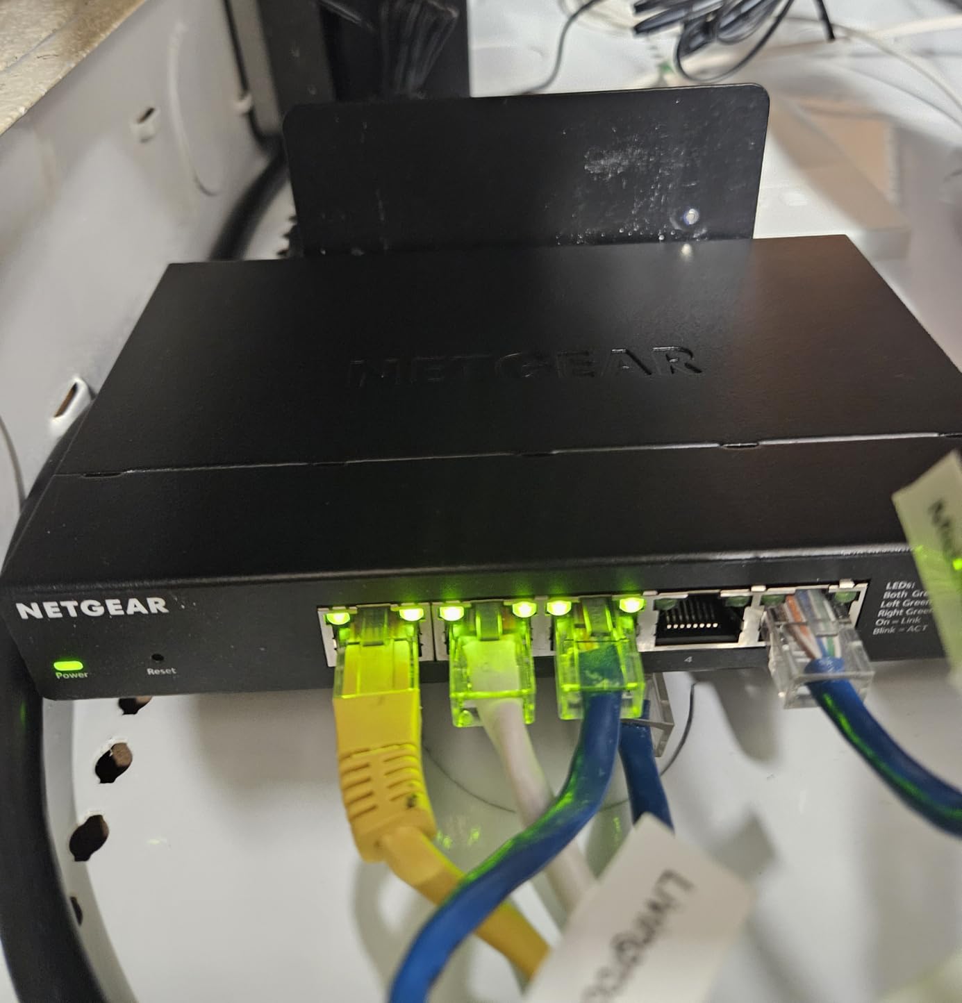 NETGEAR 8-Port 2.5G Multi-Gigabit Ethernet Easy Smart Managed Essentials Network Switch (MS308E) - with 8 x 2.5Gbps Ports, Desktop or Wall Mount, Metal Case customer photo 1